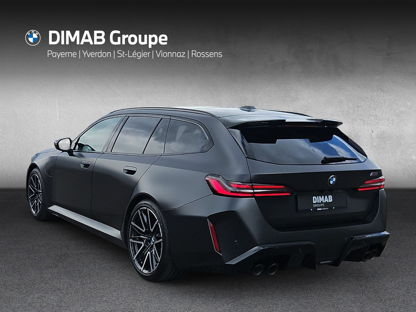 BMW M5 xDrive Touring-showroom-element-2
