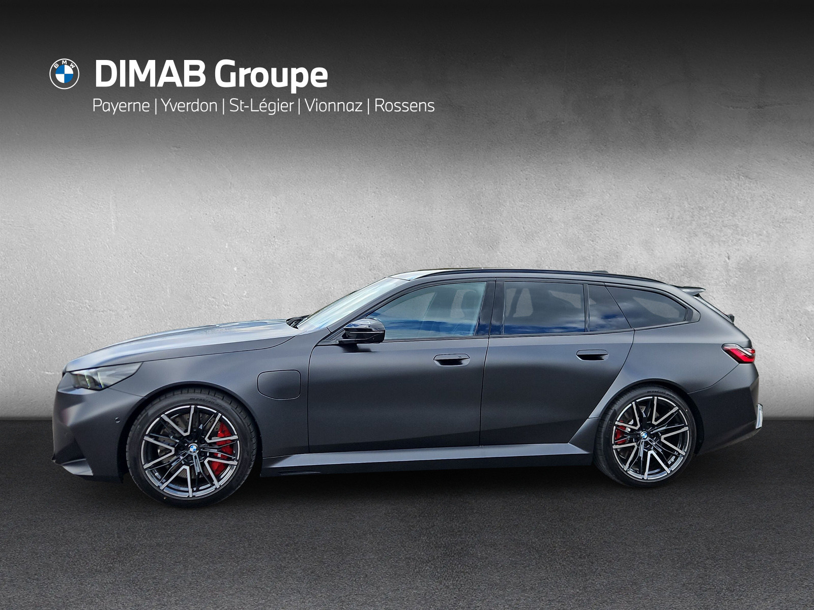 BMW M5 xDrive Touring-showroom-element-1