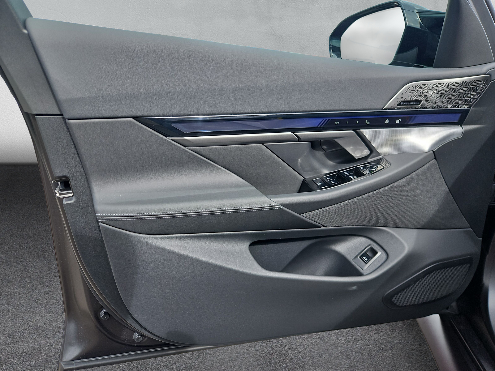 BMW M5 xDrive Touring-image-16