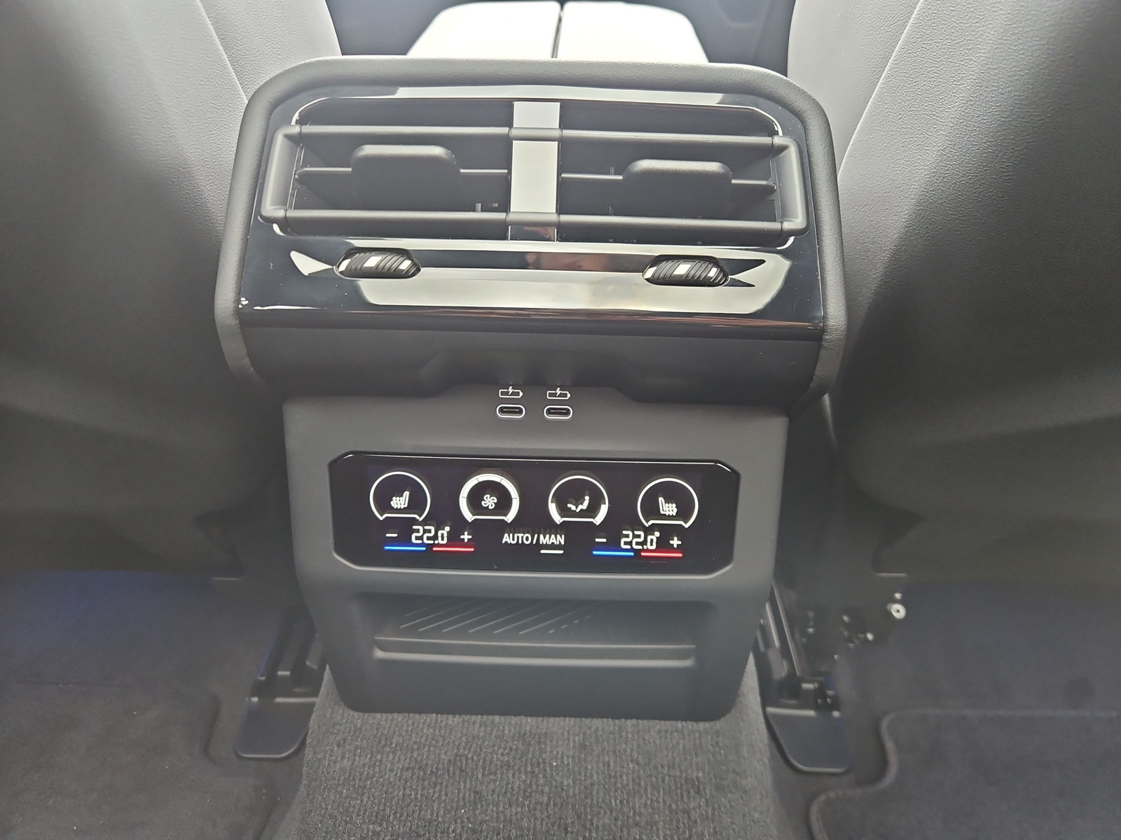 BMW M5 xDrive Touring-image-19