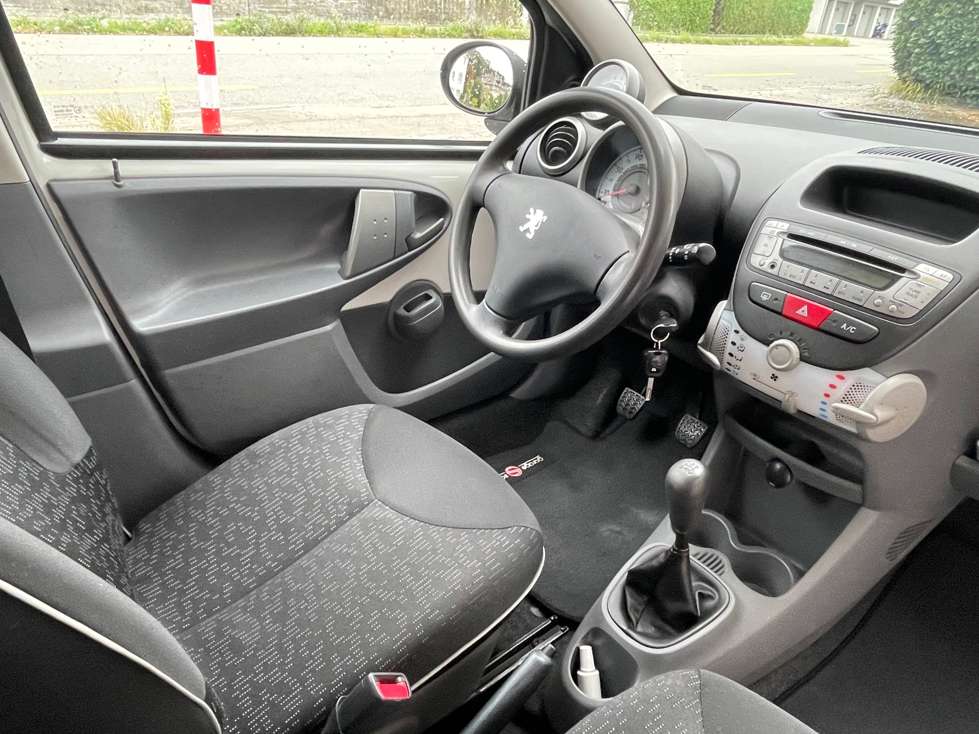 PEUGEOT 107 1.0 Trendy-image-3
