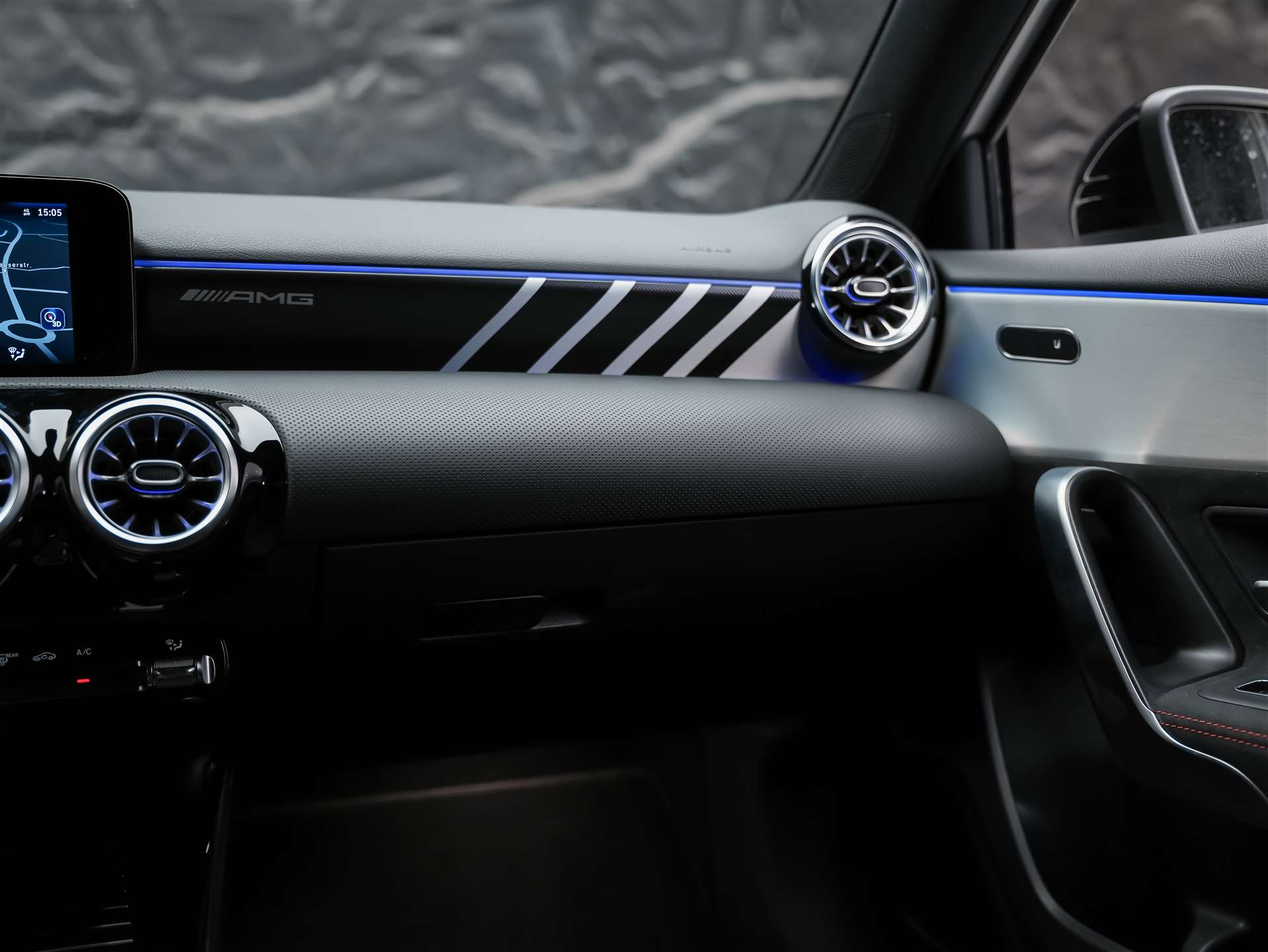 MERCEDES-BENZ A35 AMG 4Matic+ 8G-DCT *Limousine*Aero-Paket*Werksgarantie*Digital Light*-image-20