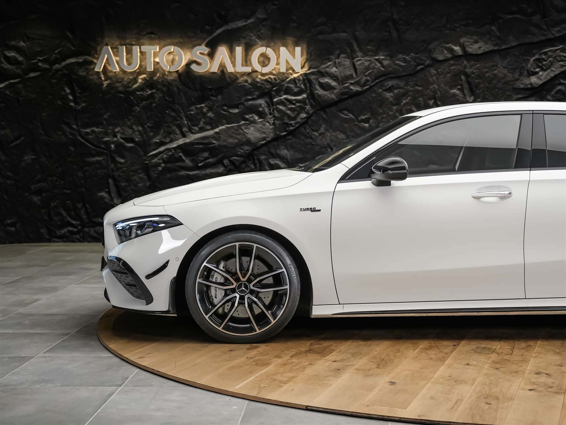 MERCEDES-BENZ A35 AMG 4Matic+ 8G-DCT *Limousine*Aero-Paket*Werksgarantie*Digital Light*-image-15