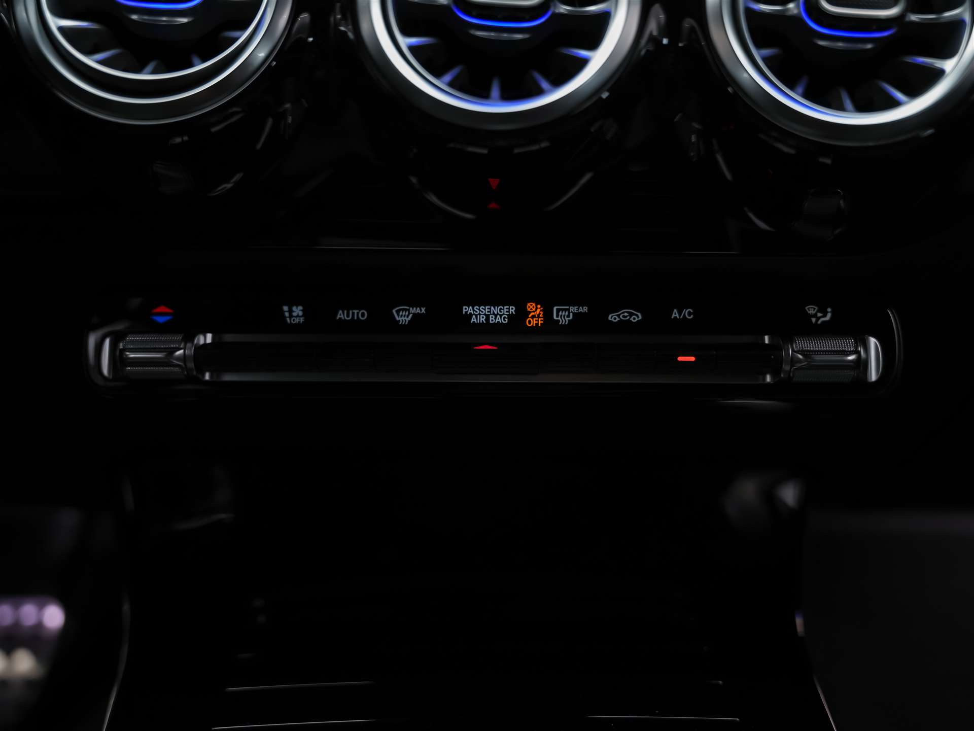 MERCEDES-BENZ A35 AMG 4Matic+ 8G-DCT *Limousine*Aero-Paket*Werksgarantie*Digital Light*-image-21