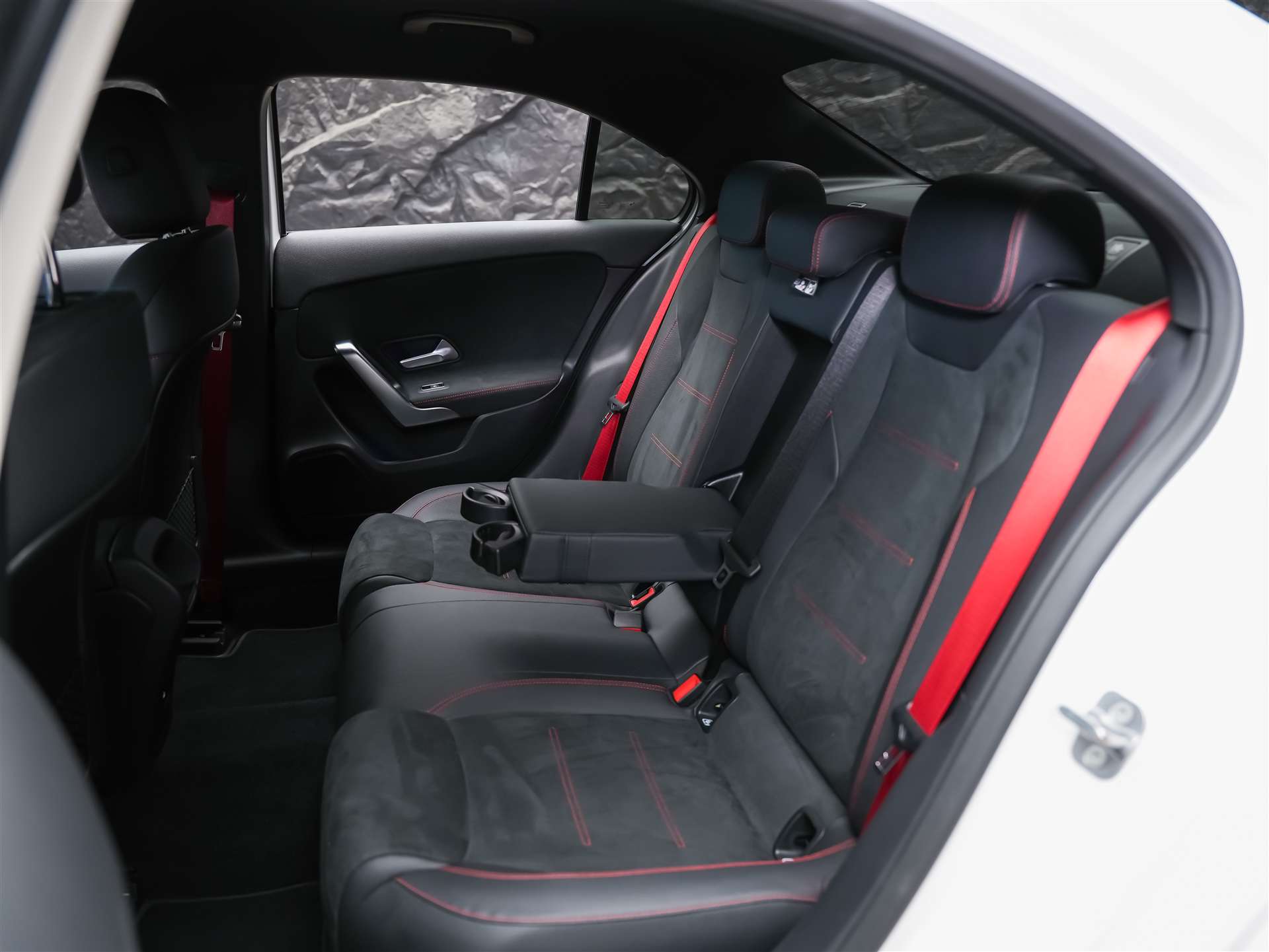 MERCEDES-BENZ A35 AMG 4Matic+ 8G-DCT *Limousine*Aero-Paket*Werksgarantie*Digital Light*-image-13