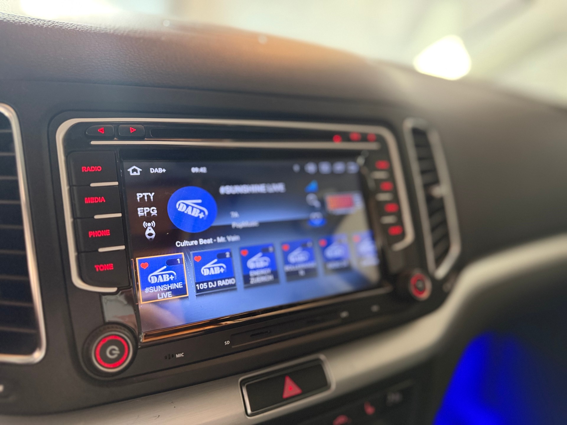 VW Sharan 2.0 TDI BlueMotion Technology Highline DSG-image-16