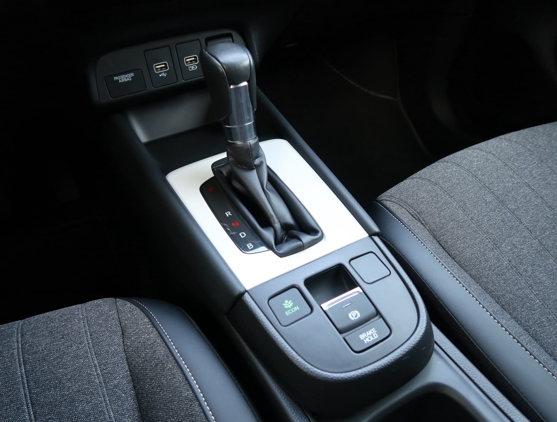 HONDA Jazz 1.5i-MMD Executive E-CVT-image-24