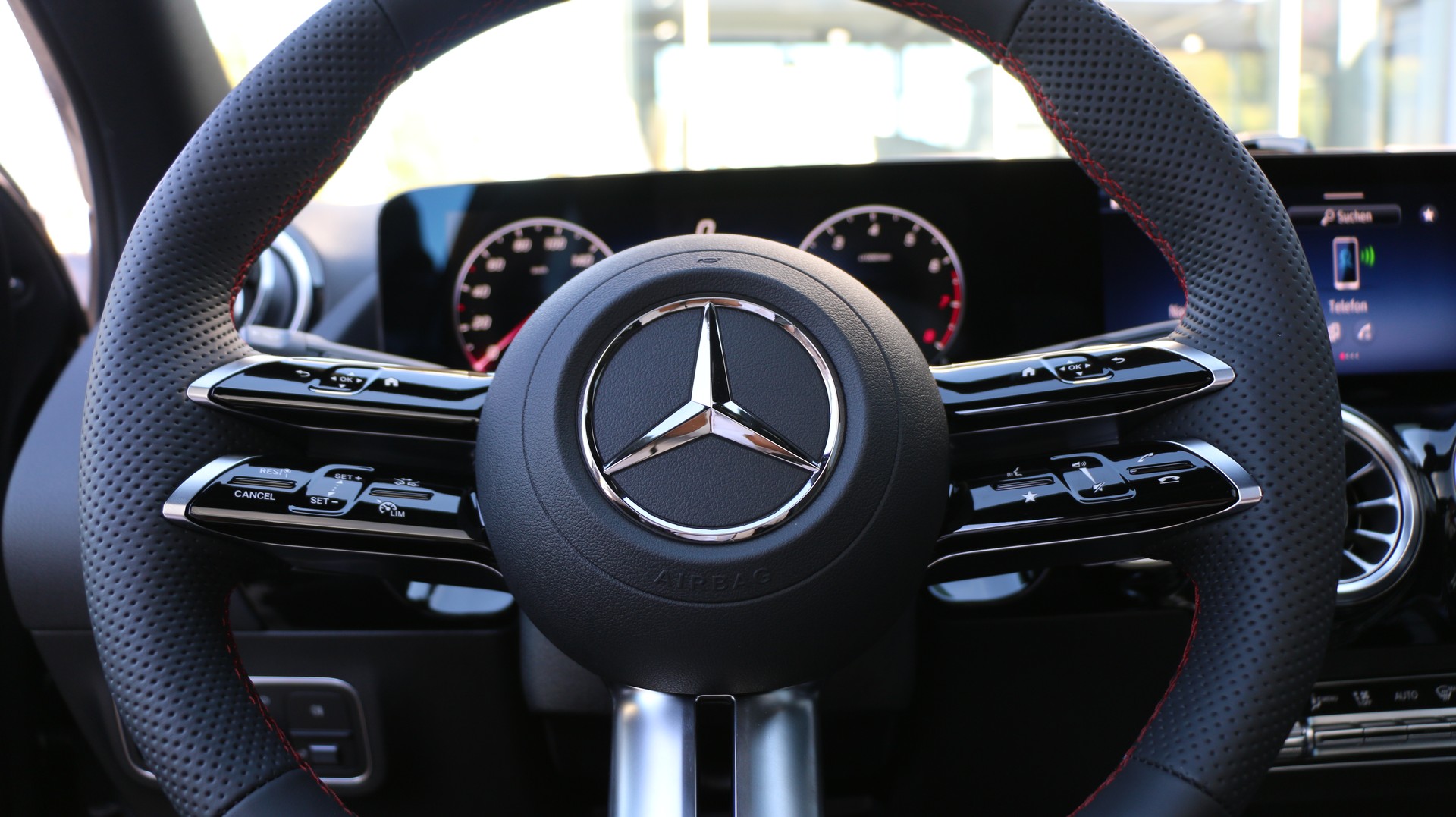 MERCEDES-BENZ GLA 250 4MATIC Swiss Star-image-12