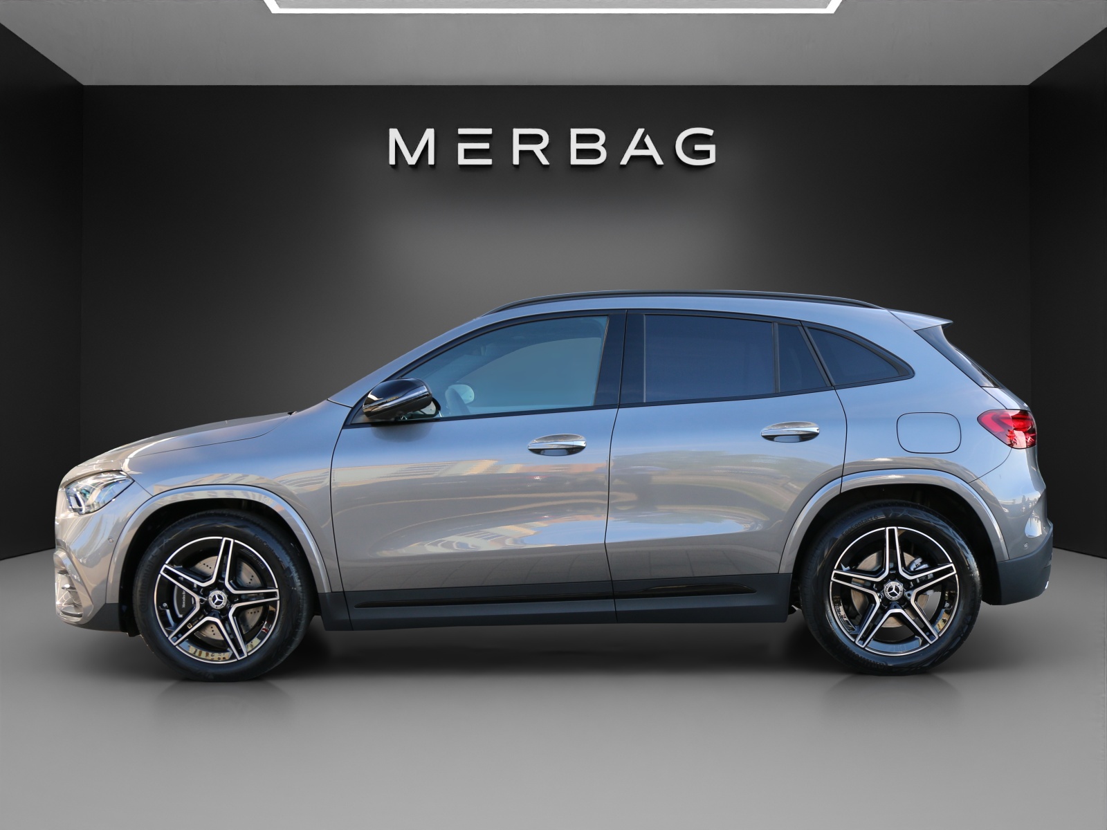 MERCEDES-BENZ GLA 250 4MATIC Swiss Star-image-1