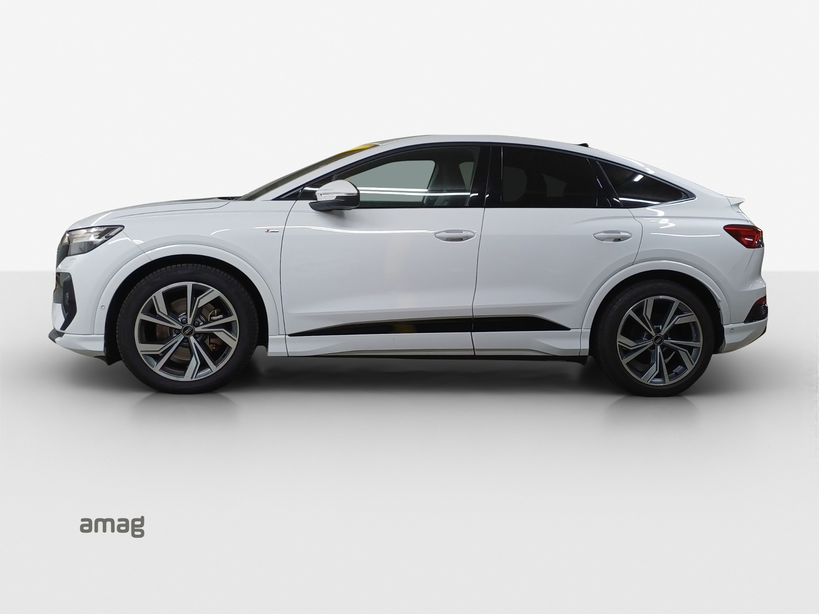 AUDI Q4 Sportback e-tron 50 quattro-showroom-element-1