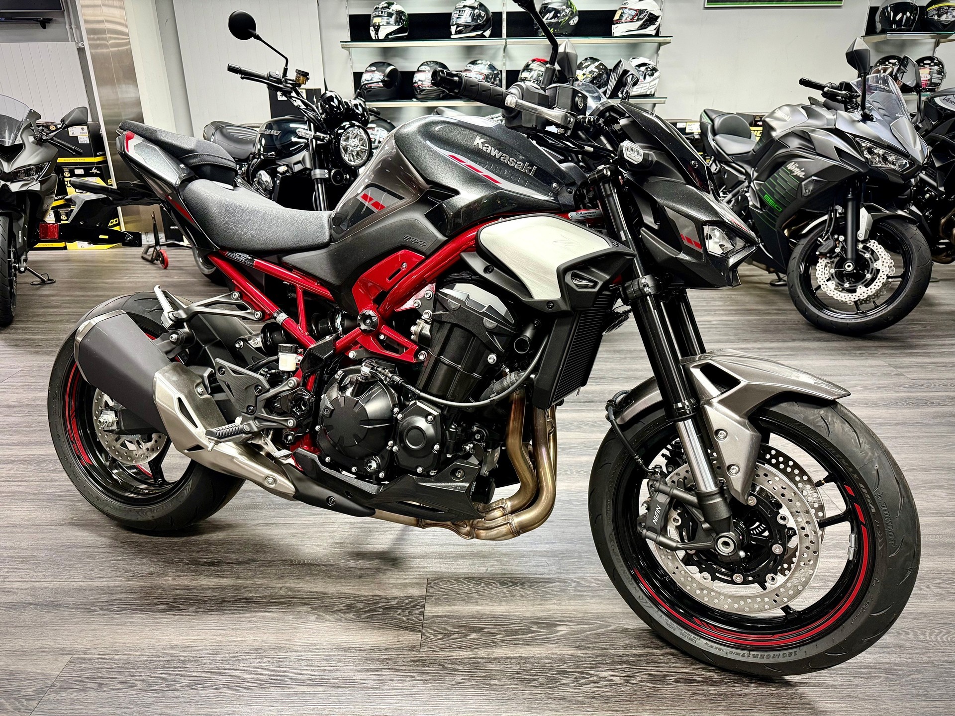 KAWASAKI Z 900-image-4