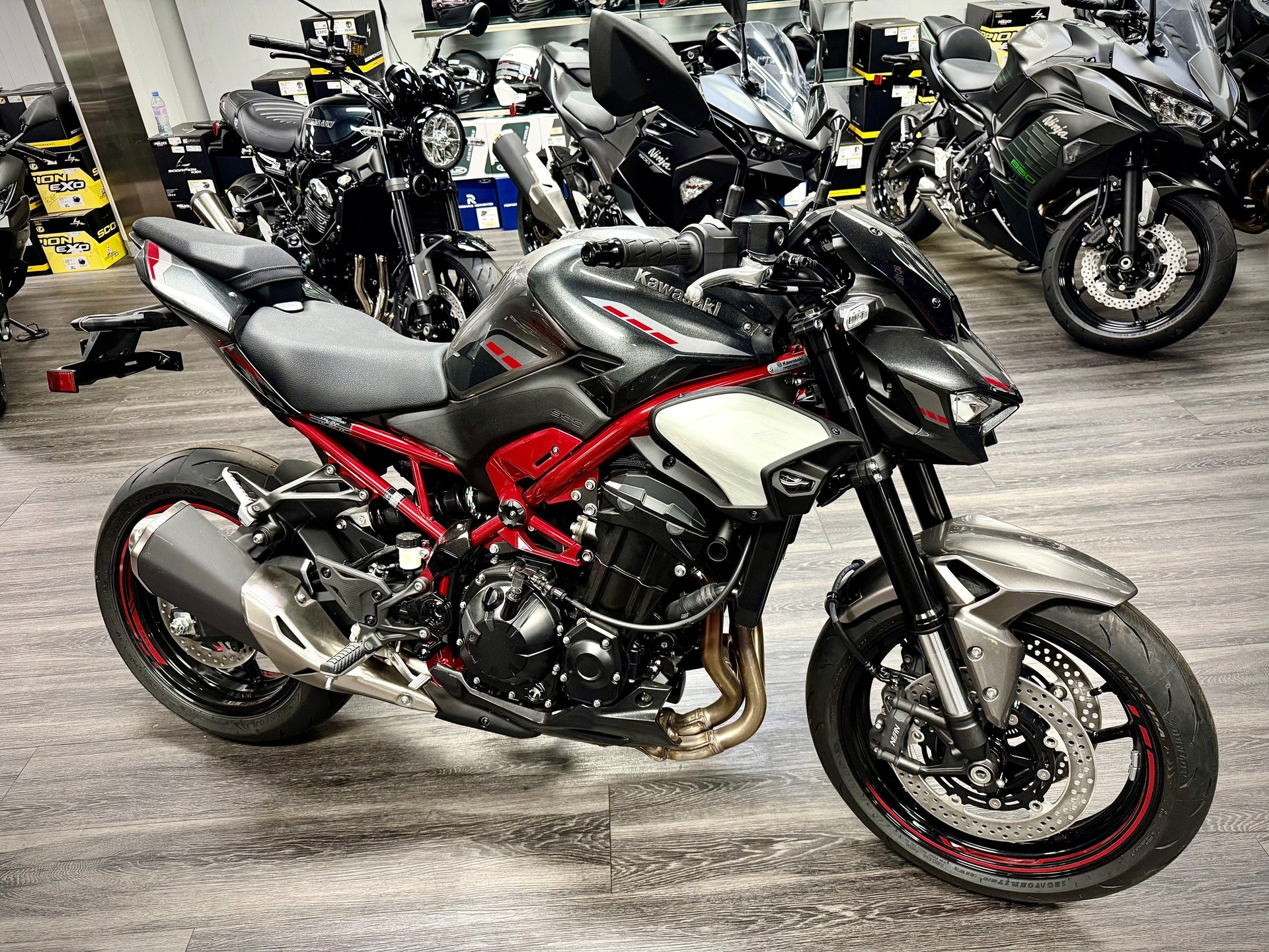 KAWASAKI Z 900-image-3