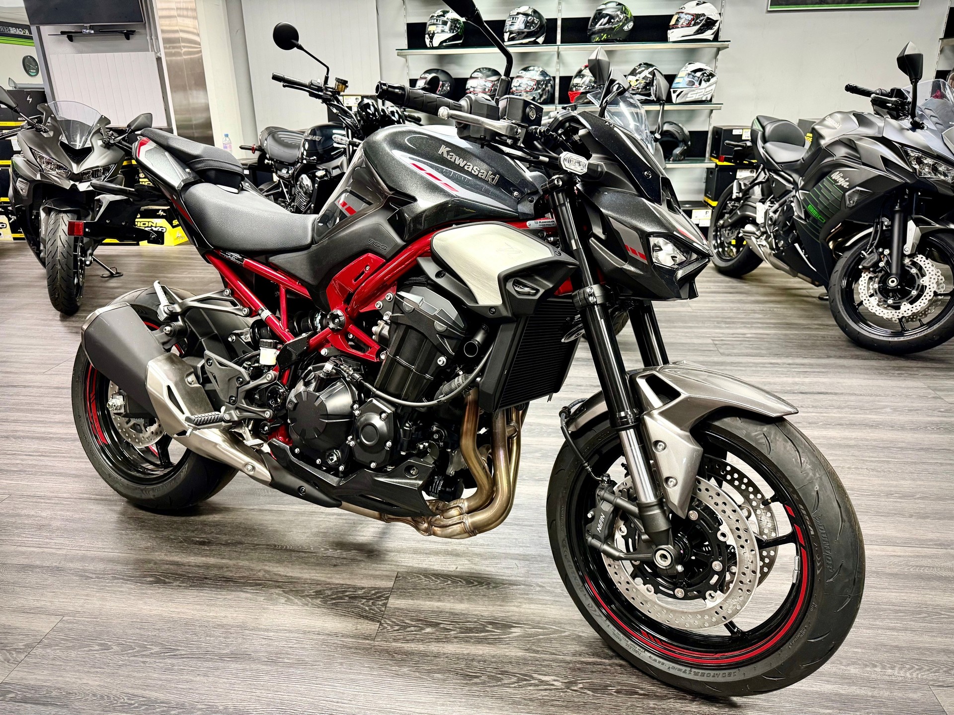 KAWASAKI Z 900-image-1