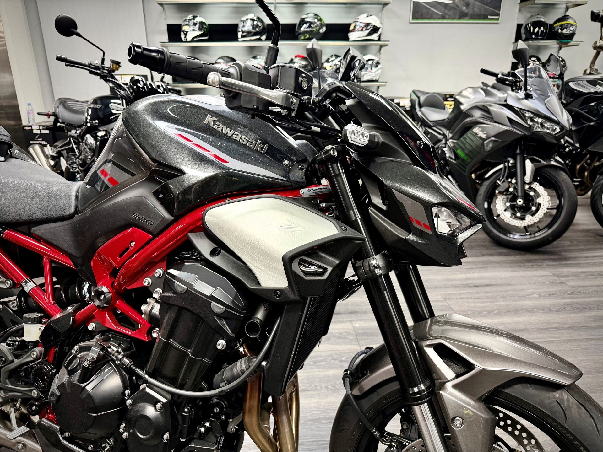 KAWASAKI Z 900-image-2