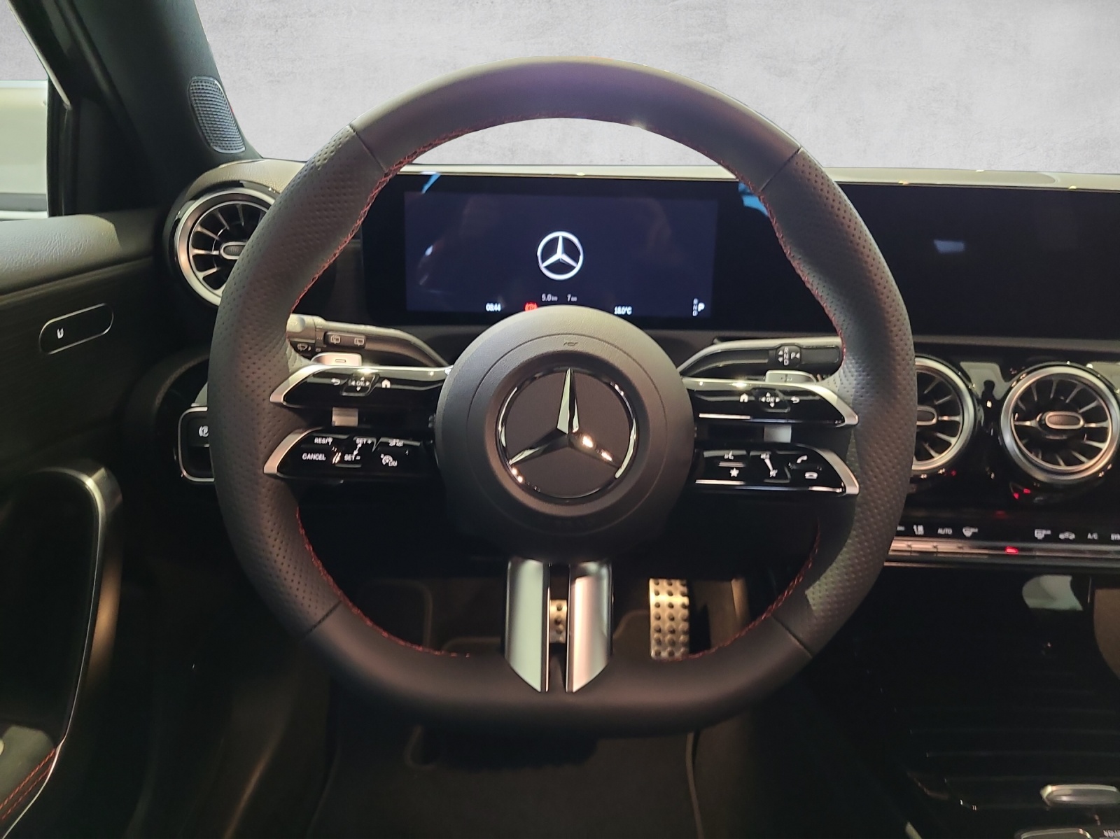 MERCEDES-BENZ A 200 Night Star 7G-DCT-image-12