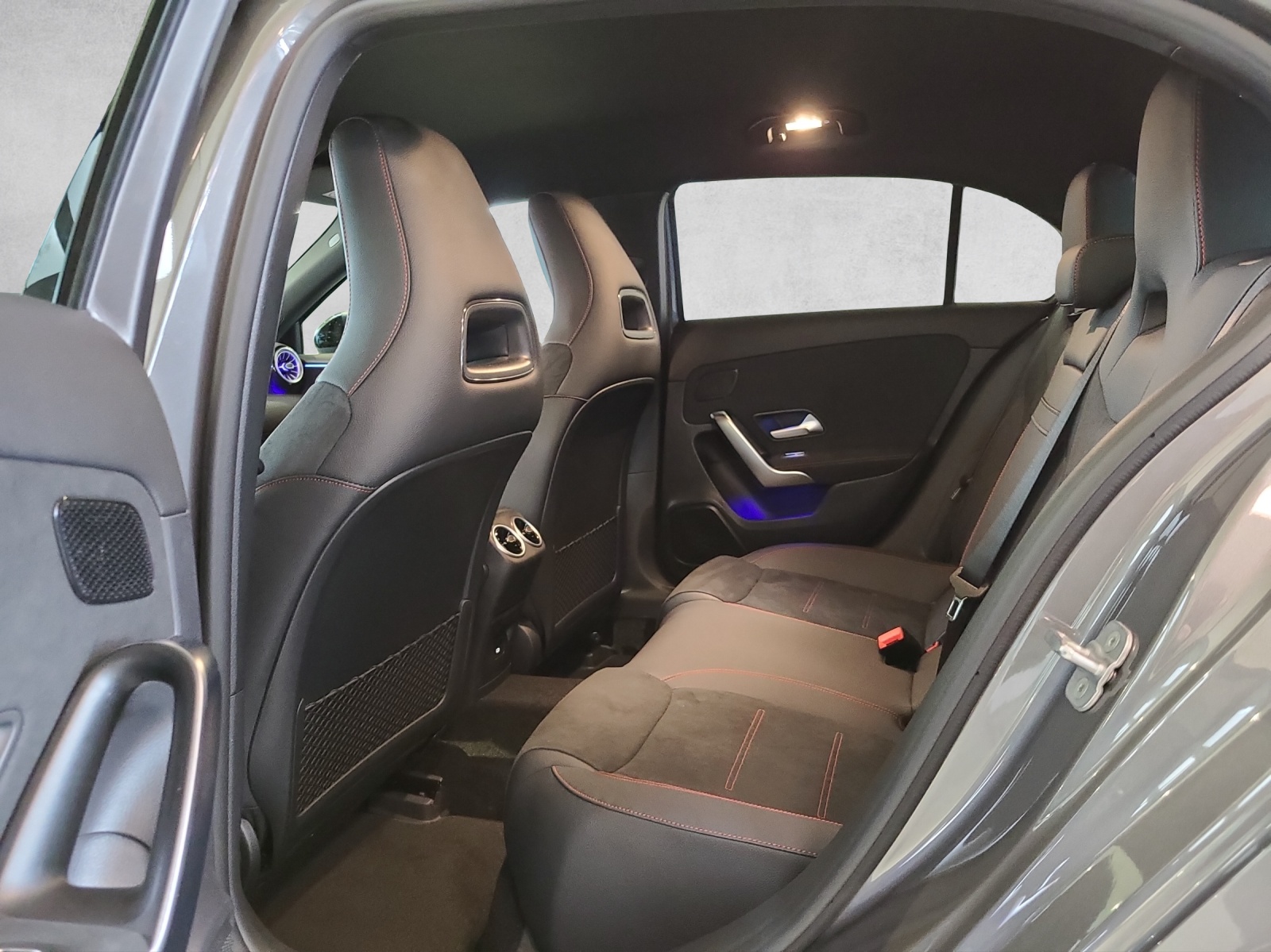 MERCEDES-BENZ A 200 Night Star 7G-DCT-image-10