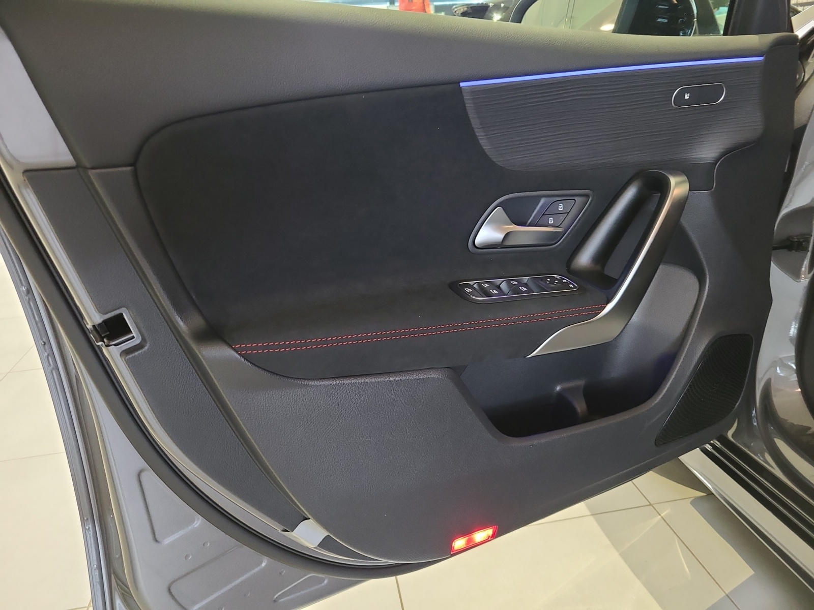 MERCEDES-BENZ A 200 Night Star 7G-DCT-image-8