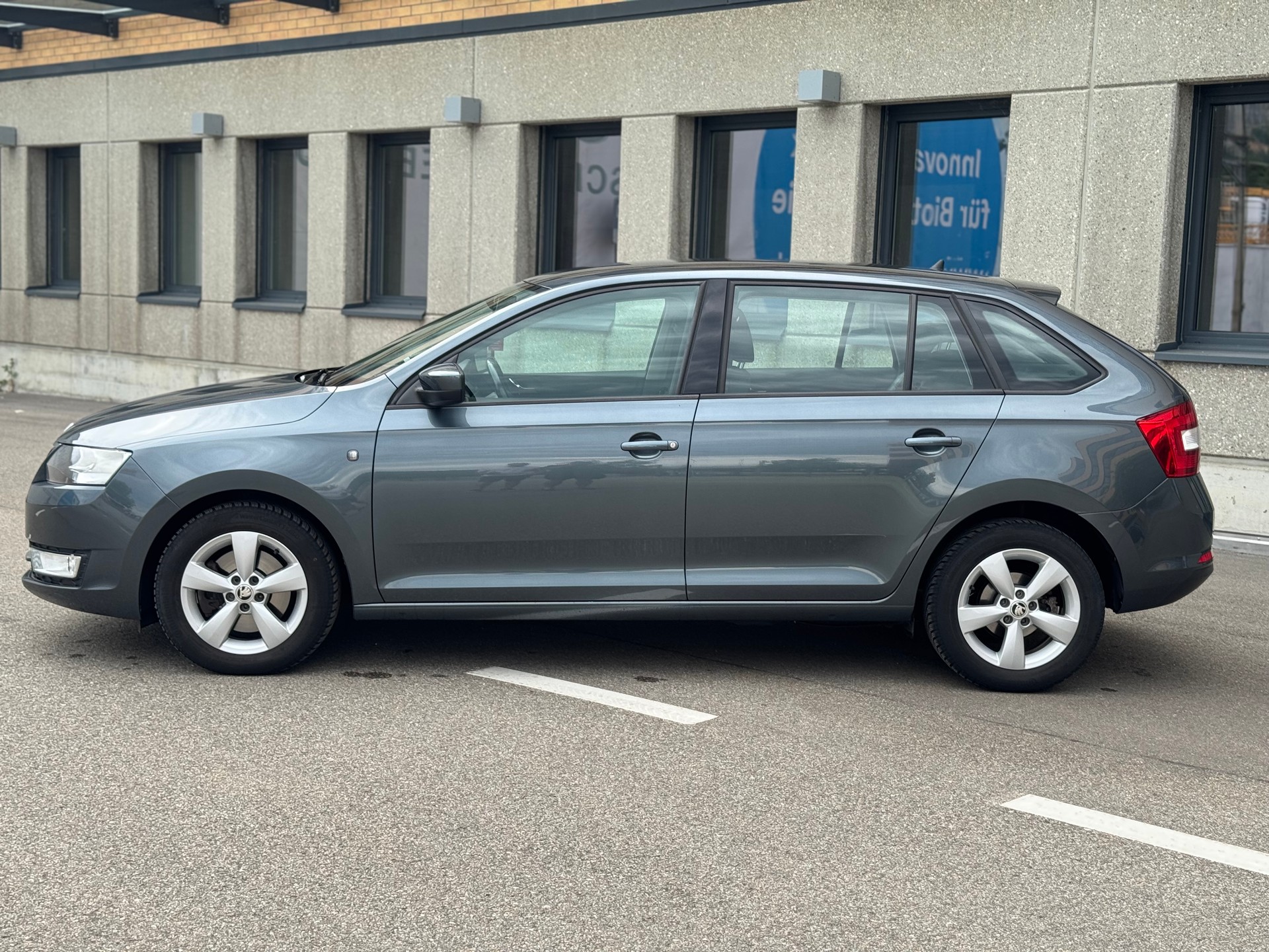 SKODA Rapid Spaceback 1.4 TSI Elegance DSG-showroom-element-1