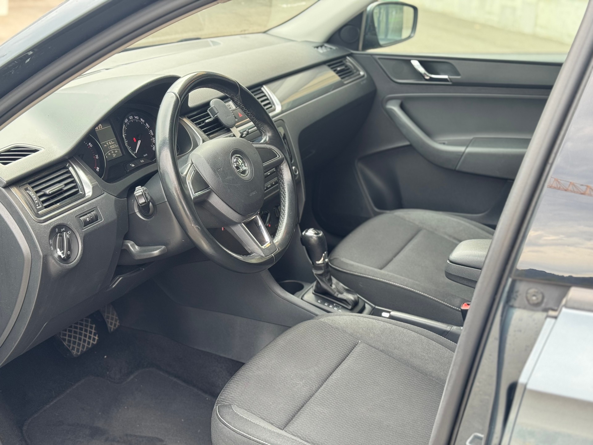 SKODA Rapid Spaceback 1.4 TSI Elegance DSG-image-9