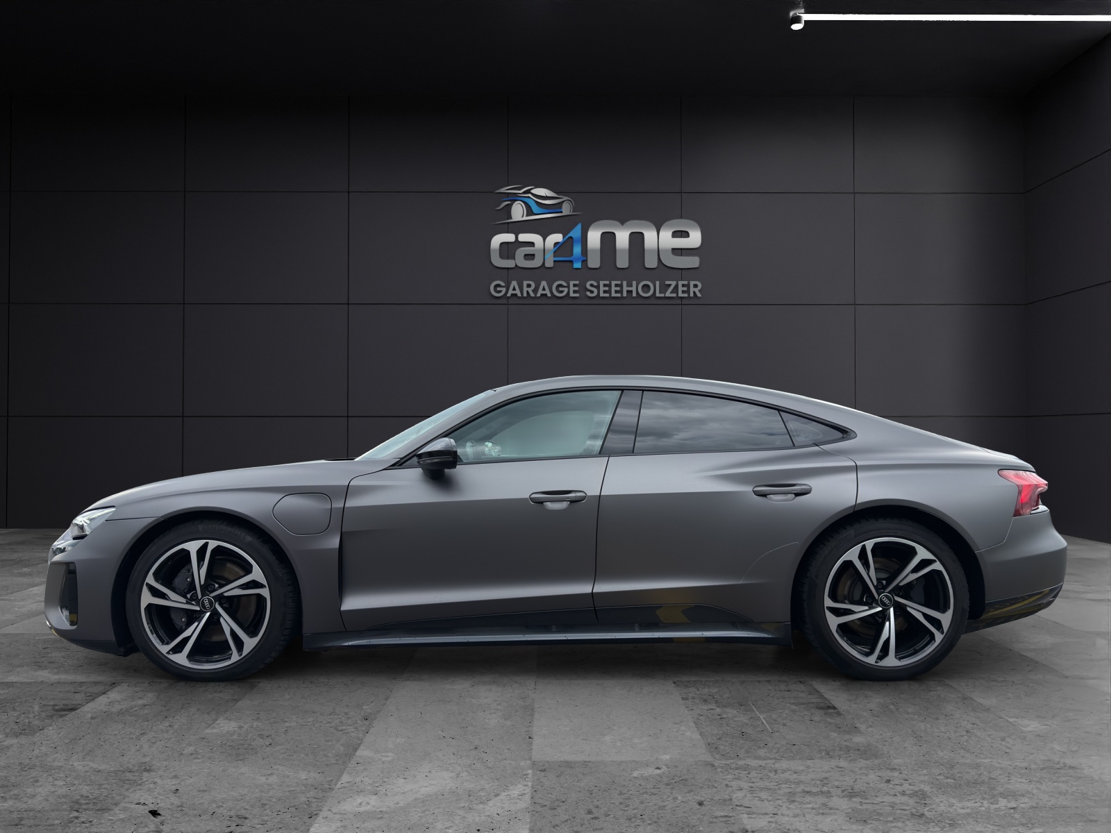 AUDI e-tron GT quattro-showroom-element-1