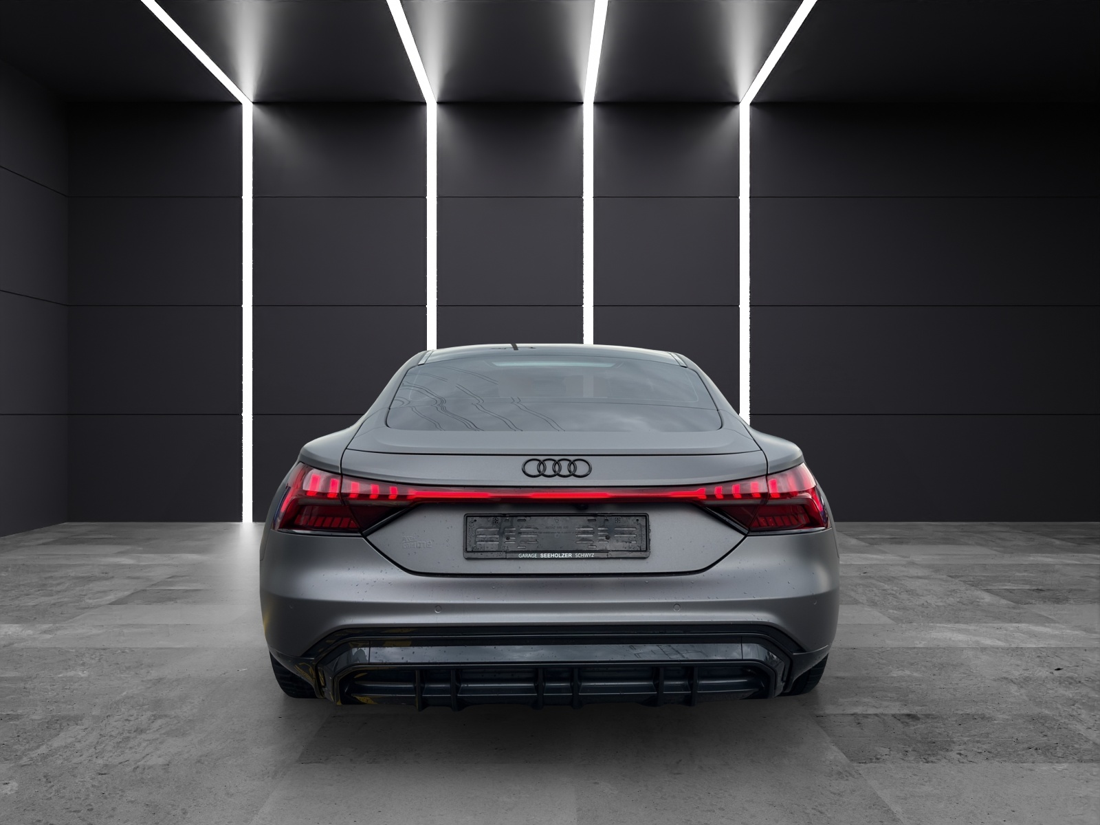 AUDI e-tron GT quattro-showroom-element-3