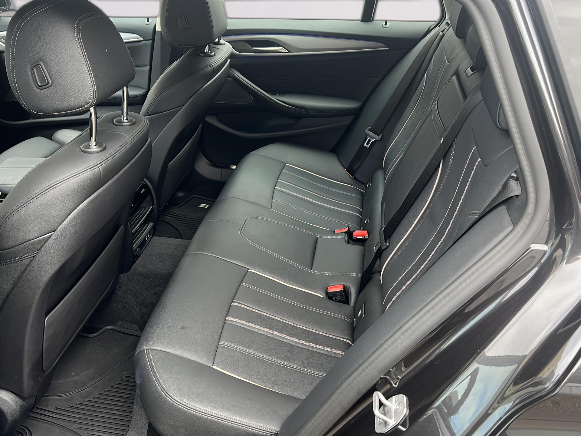 BMW 530d xDrive Touring-image-12