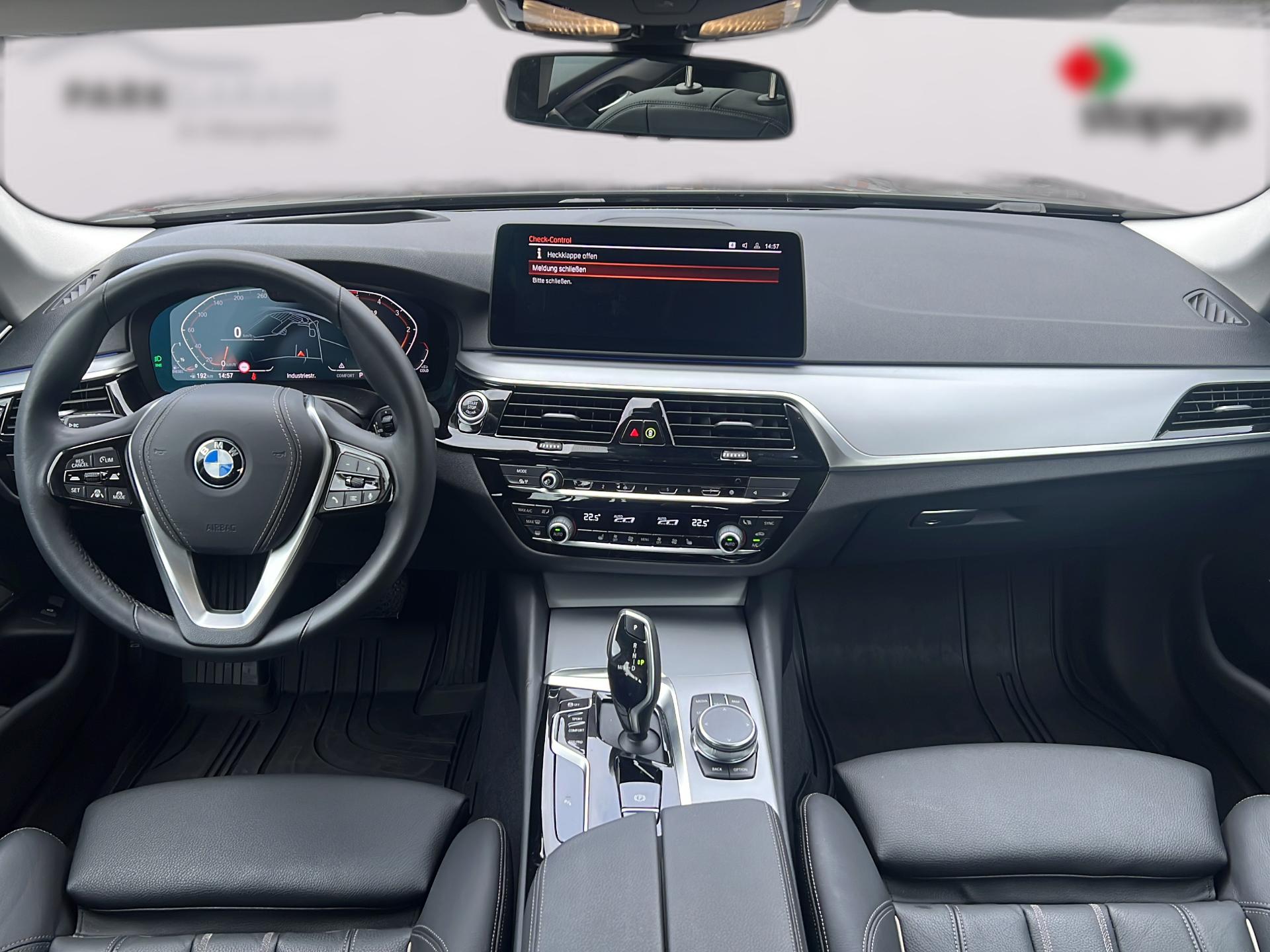 BMW 530d xDrive Touring-image-11