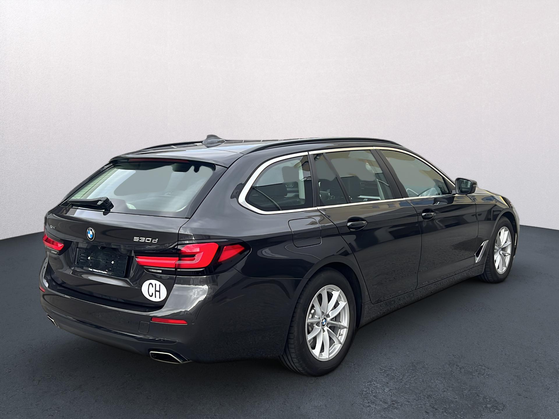 BMW 530d xDrive Touring-showroom-element-3