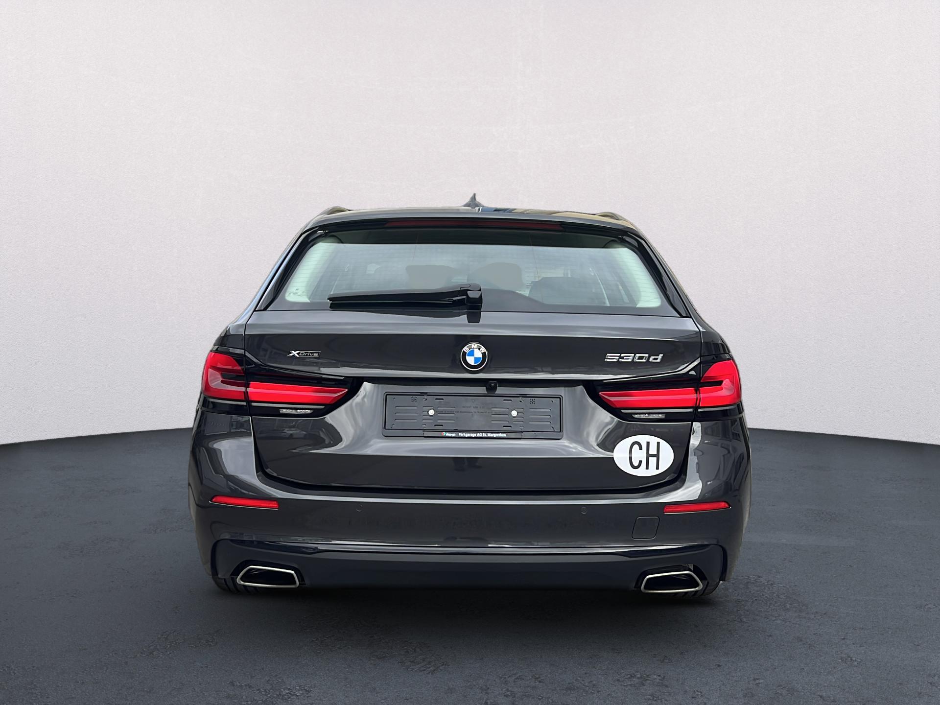 BMW 530d xDrive Touring-showroom-element-2