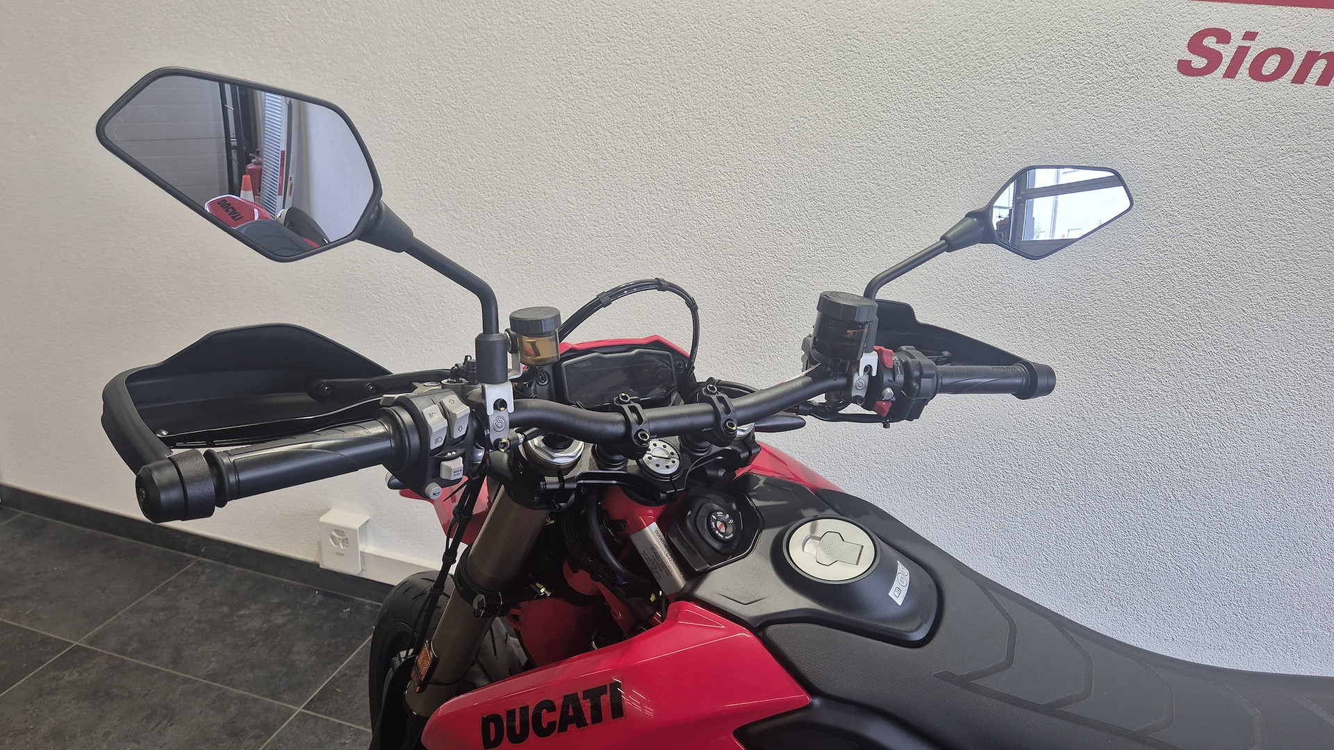 DUCATI 698 Hypermotard Mono-image-1