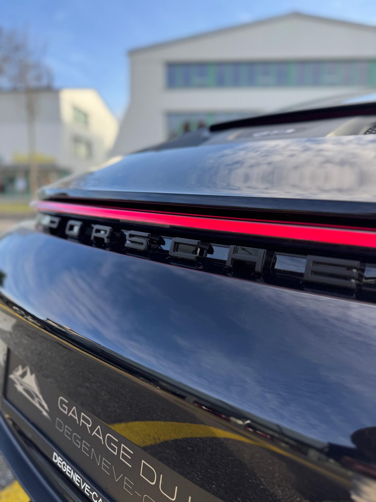 PORSCHE 911 GT3 Touring PDK-image-6