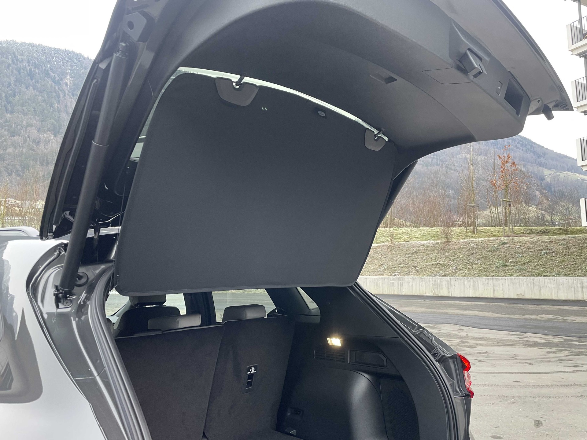 FORD Kuga 2.5 Hybrid Sound Edition 4x4-image-25
