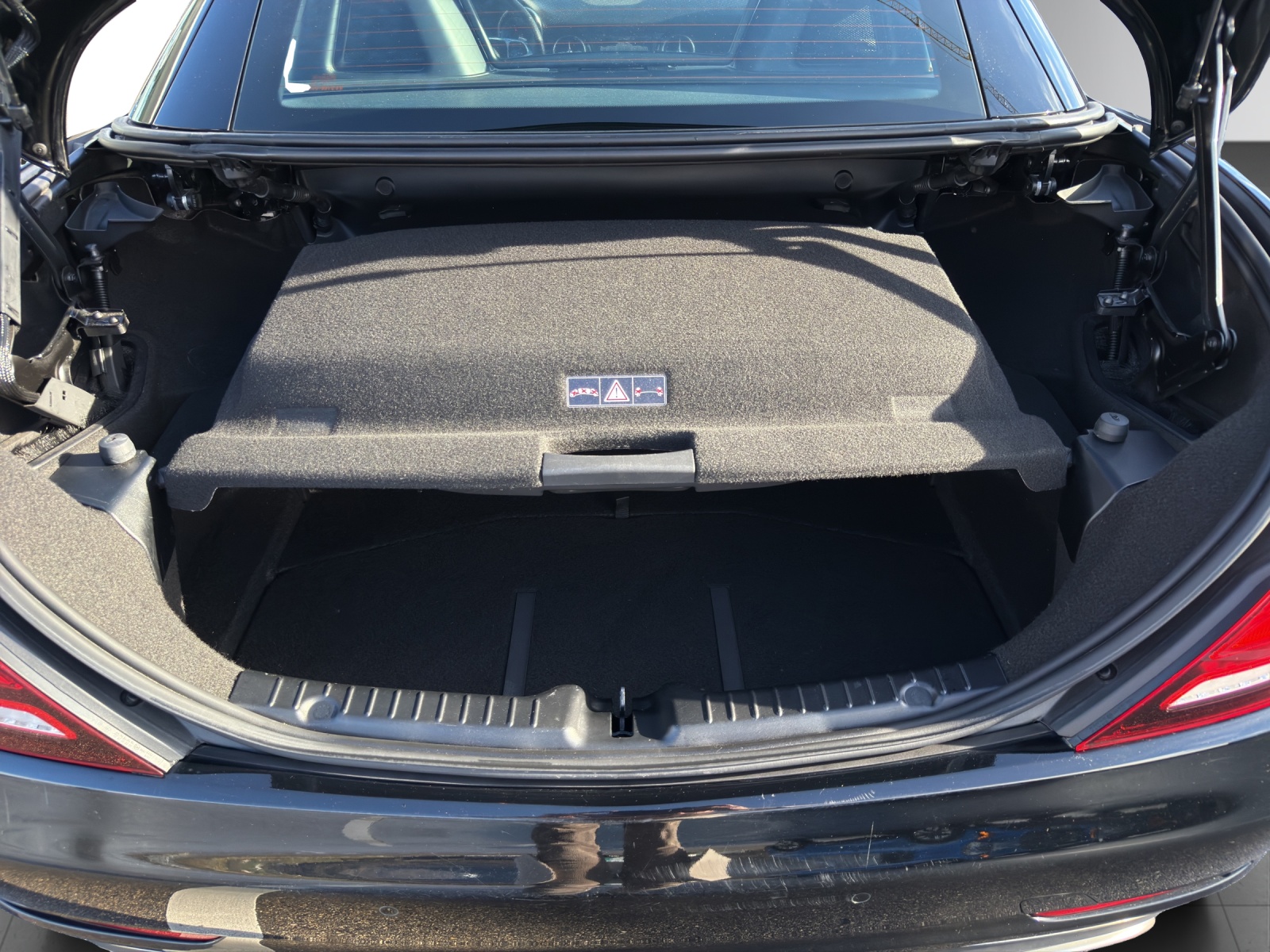MERCEDES-BENZ SLC 200-image-11