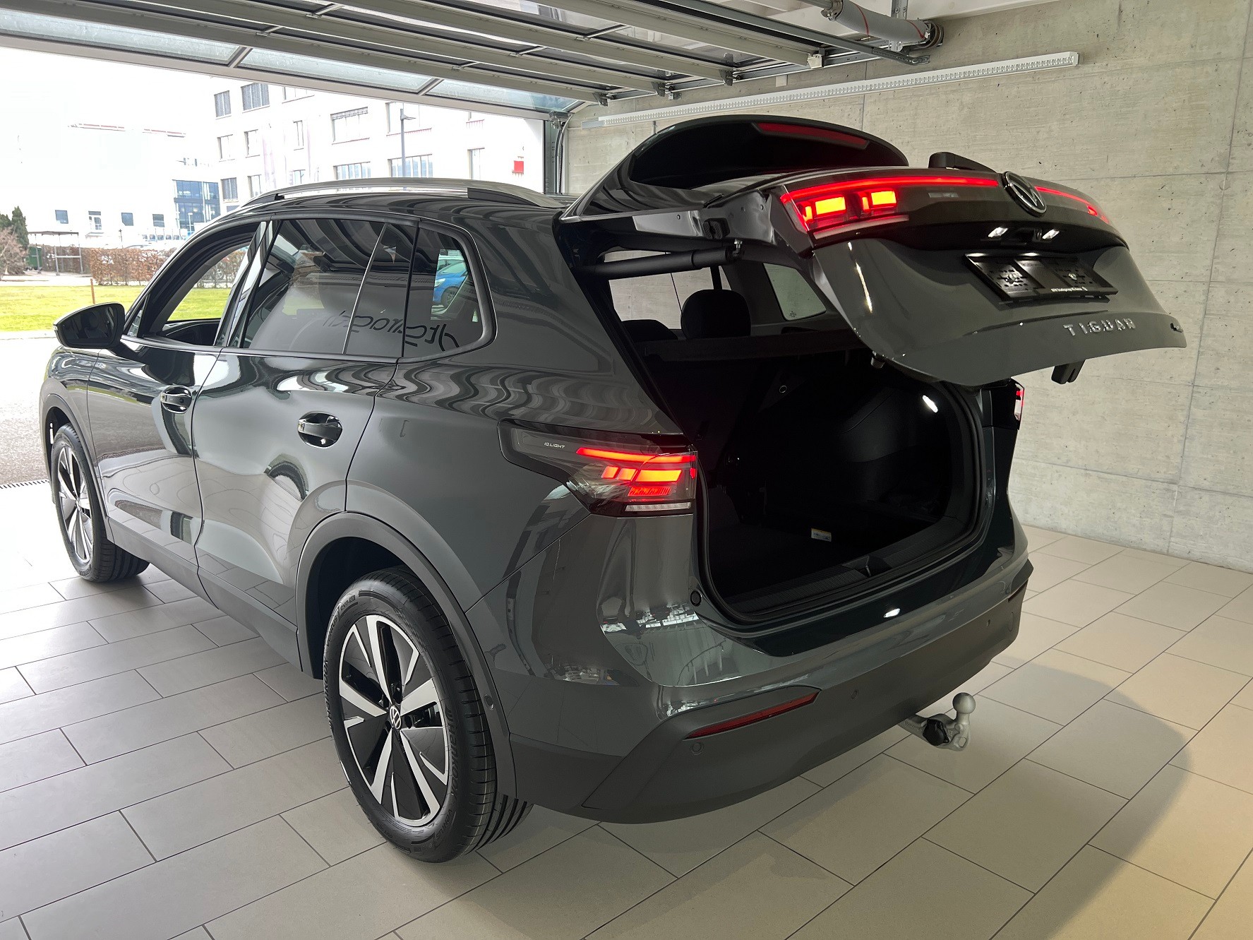 VW Tiguan 2.0 TSI DSG United 4Motion-showroom-element-3
