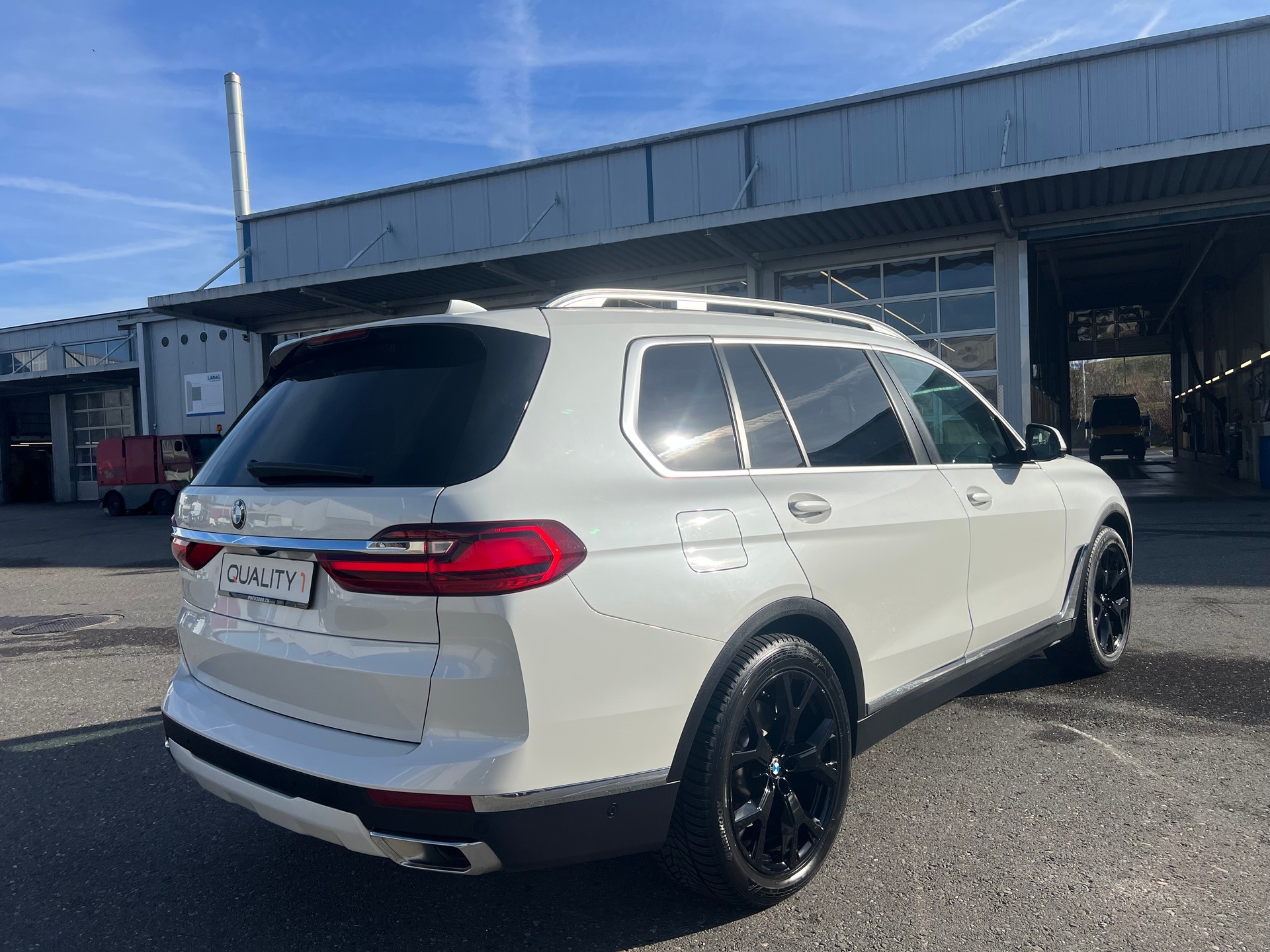 BMW X7 xDrive 40i Steptronic-showroom-element-3