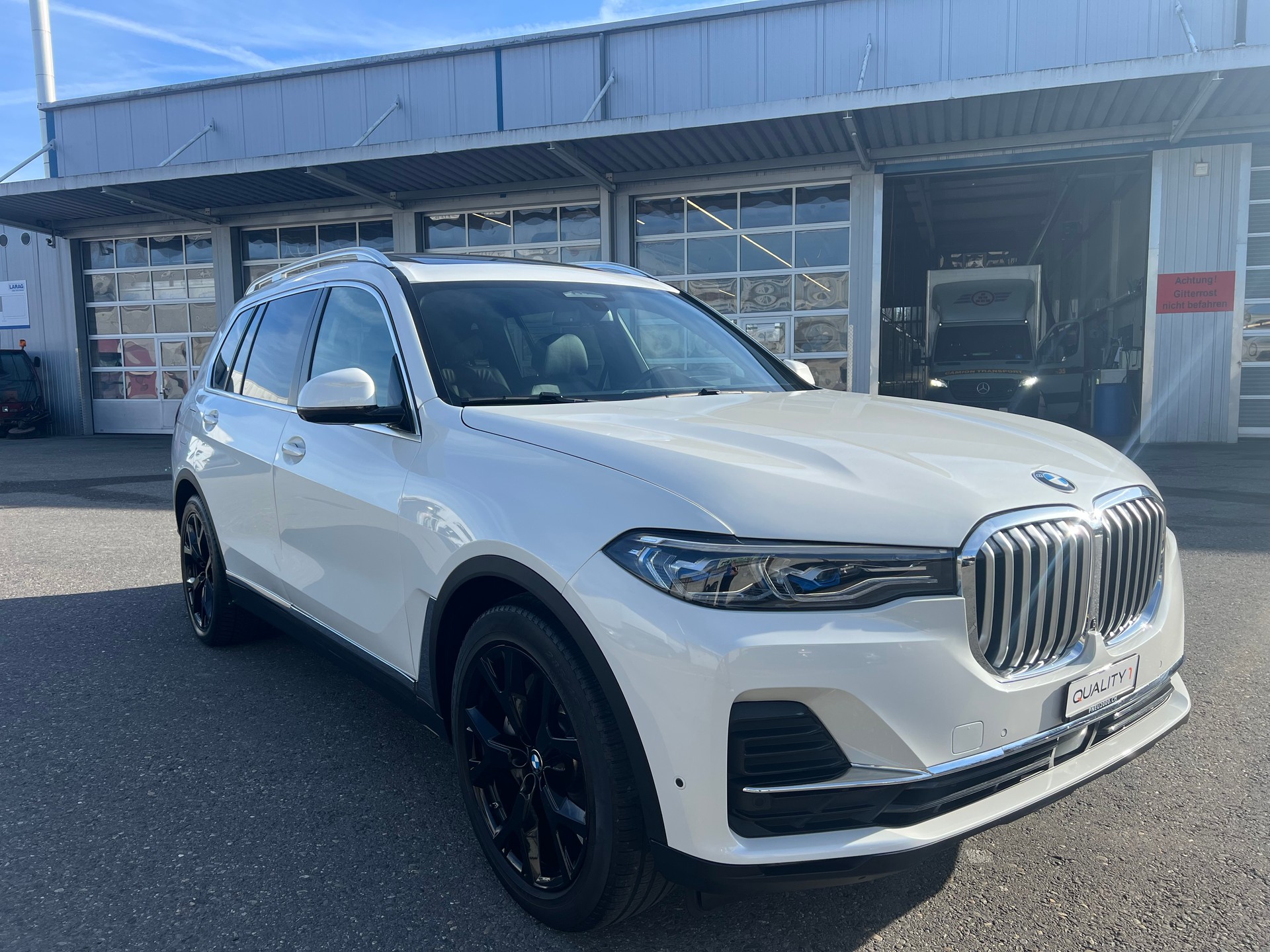 BMW X7 xDrive 40i Steptronic-showroom-element-2