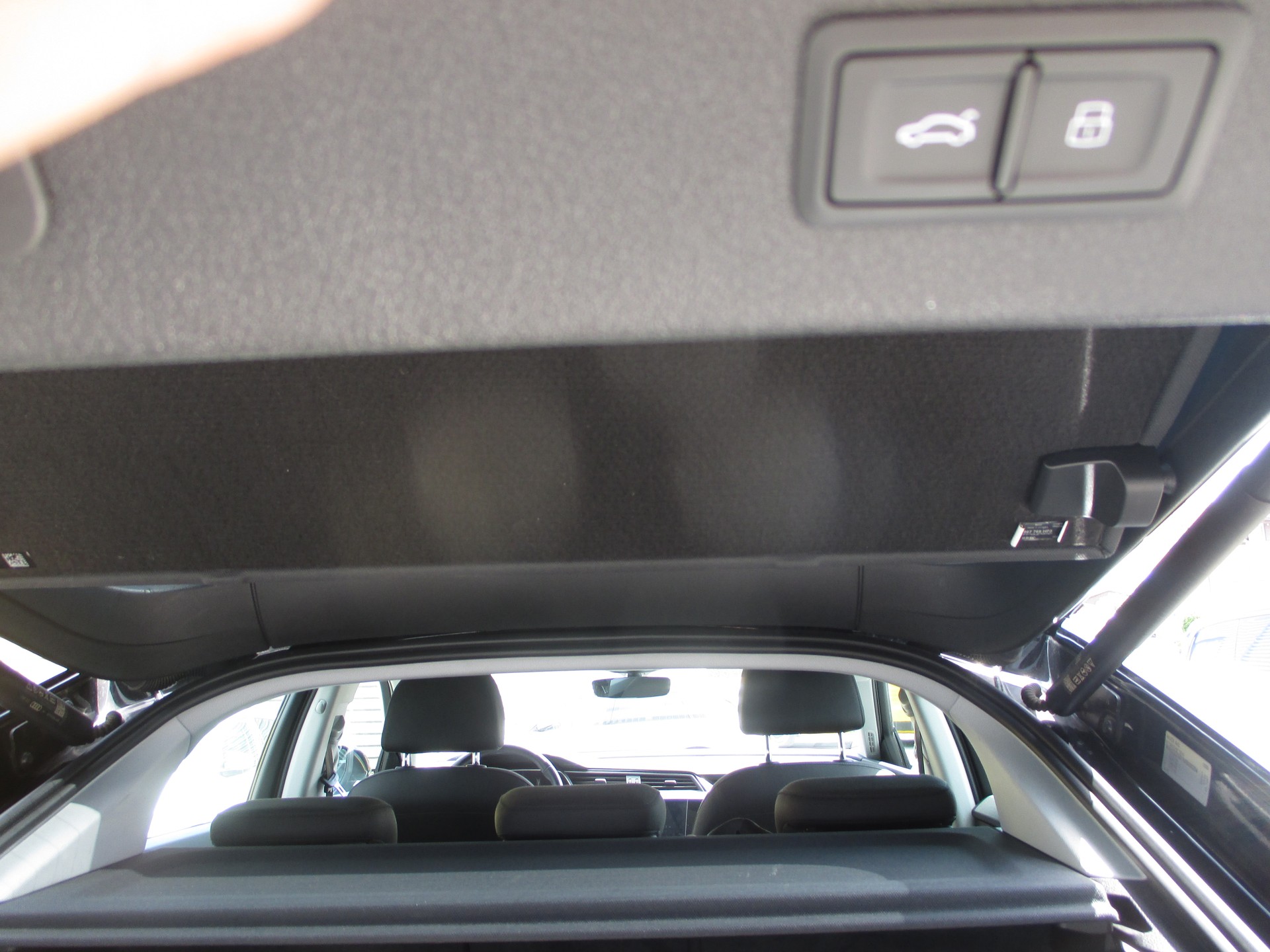 AUDI e-tron 55 Sportback quattro-image-15