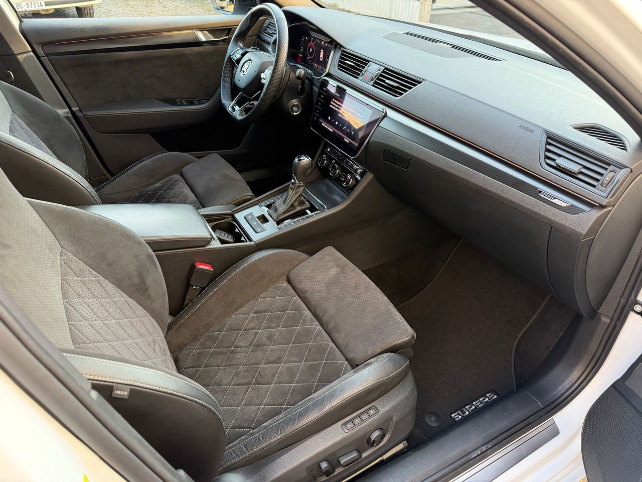 SKODA Superb 1.4 TSI Sport Line PHEV DSG mit AHK-image-9