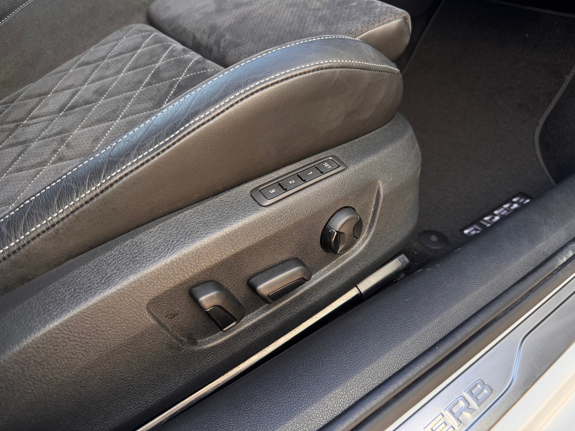 SKODA Superb 1.4 TSI Sport Line PHEV DSG mit AHK-image-12