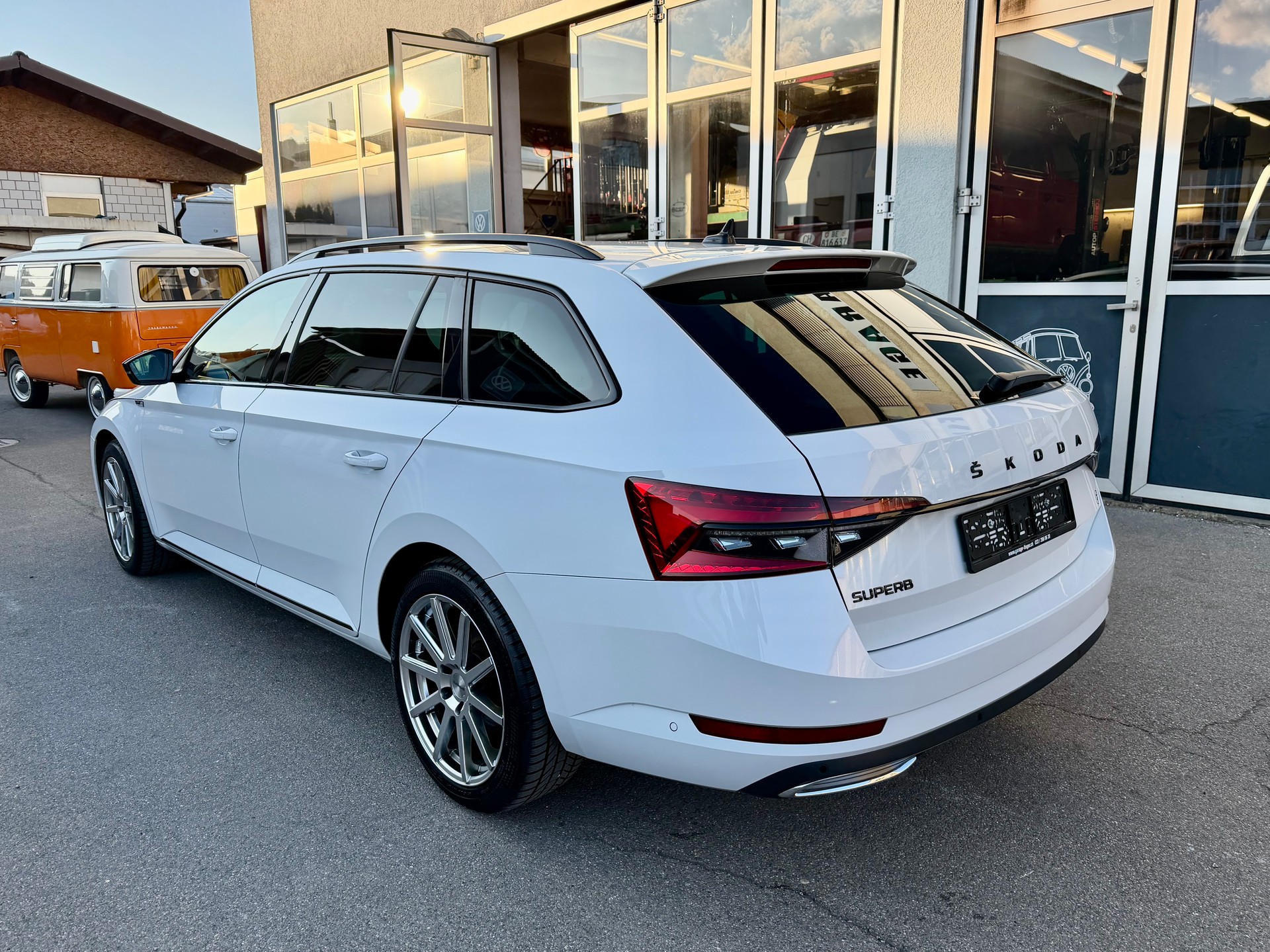 SKODA Superb 1.4 TSI Sport Line PHEV DSG mit AHK-image-1