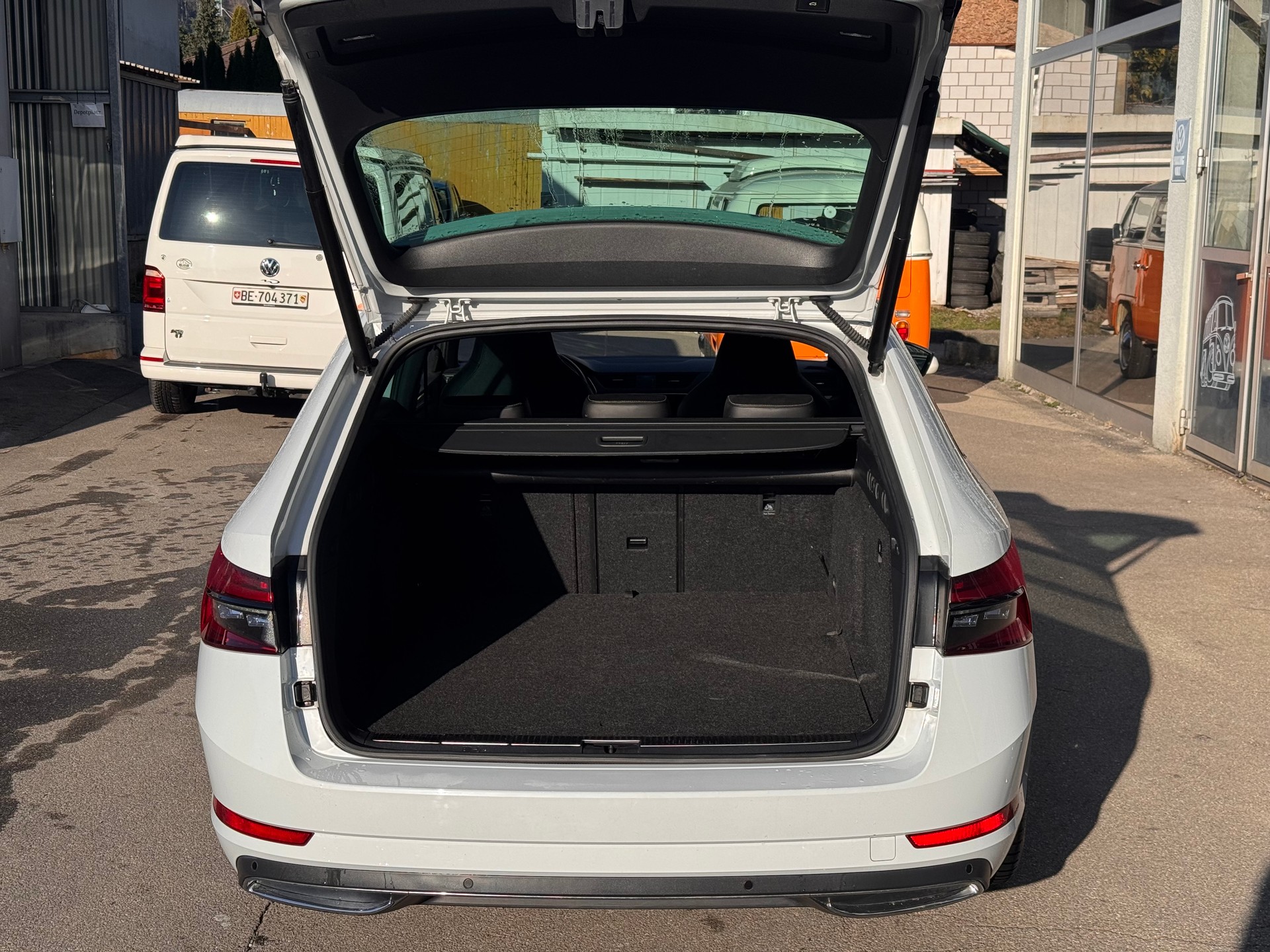 SKODA Superb 1.4 TSI Sport Line PHEV DSG mit AHK-image-7