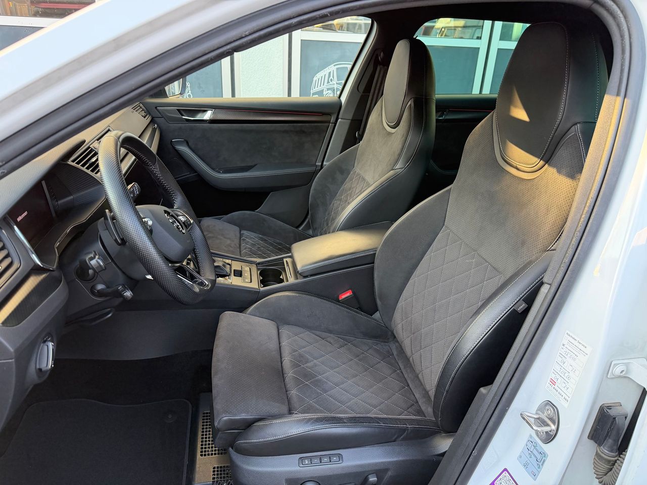 SKODA Superb 1.4 TSI Sport Line PHEV DSG mit AHK-image-5