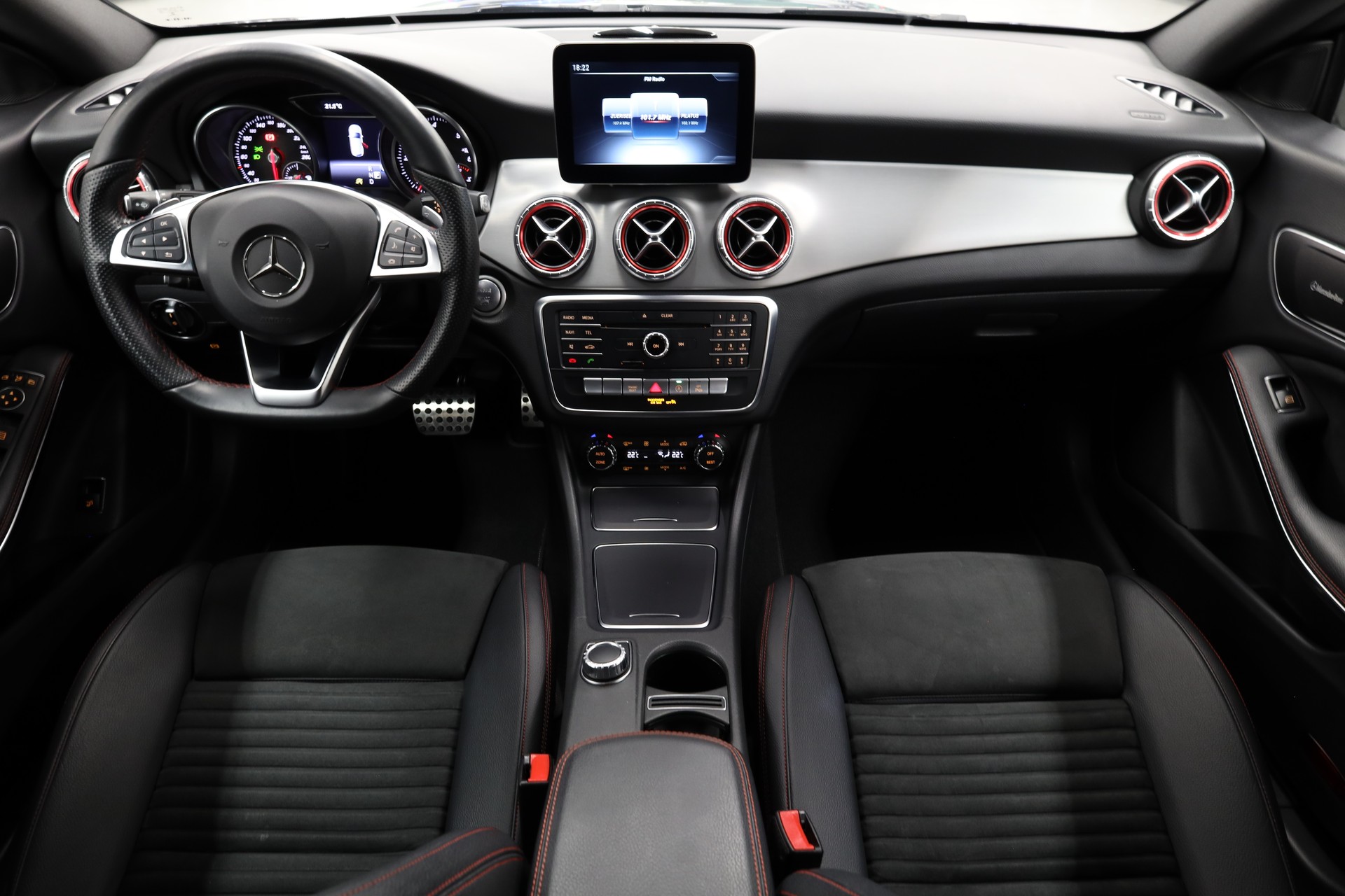 MERCEDES-BENZ CLA 200 d AMG Line 4m Sh.Brake-image-11