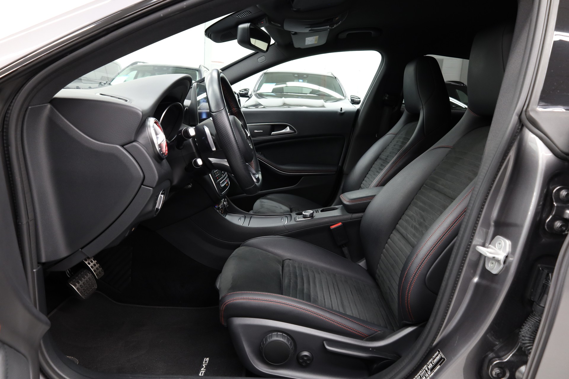 MERCEDES-BENZ CLA 200 d AMG Line 4m Sh.Brake-image-12