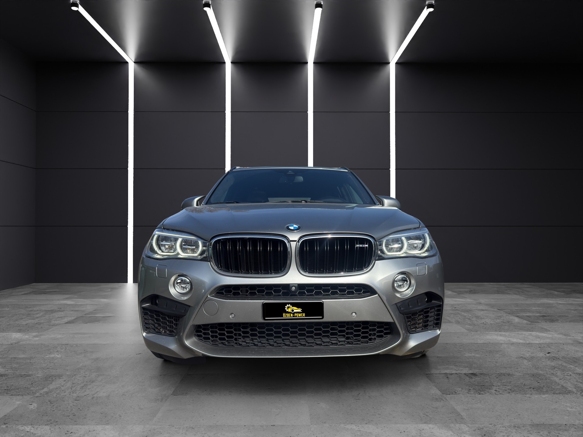 BMW X5M Steptronic-showroom-element-1
