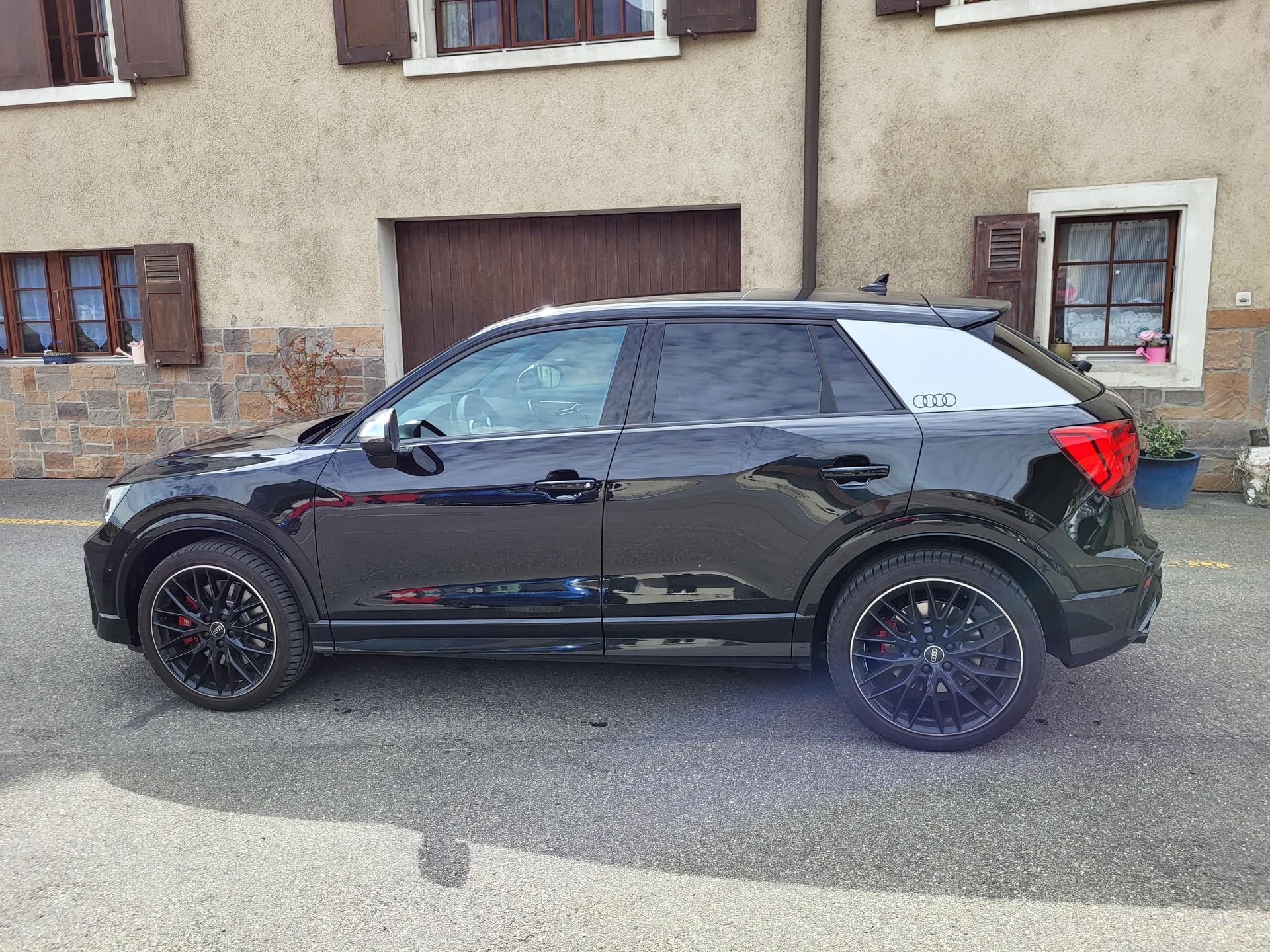 AUDI SQ2 TFSI quattro S-tronic-image-2