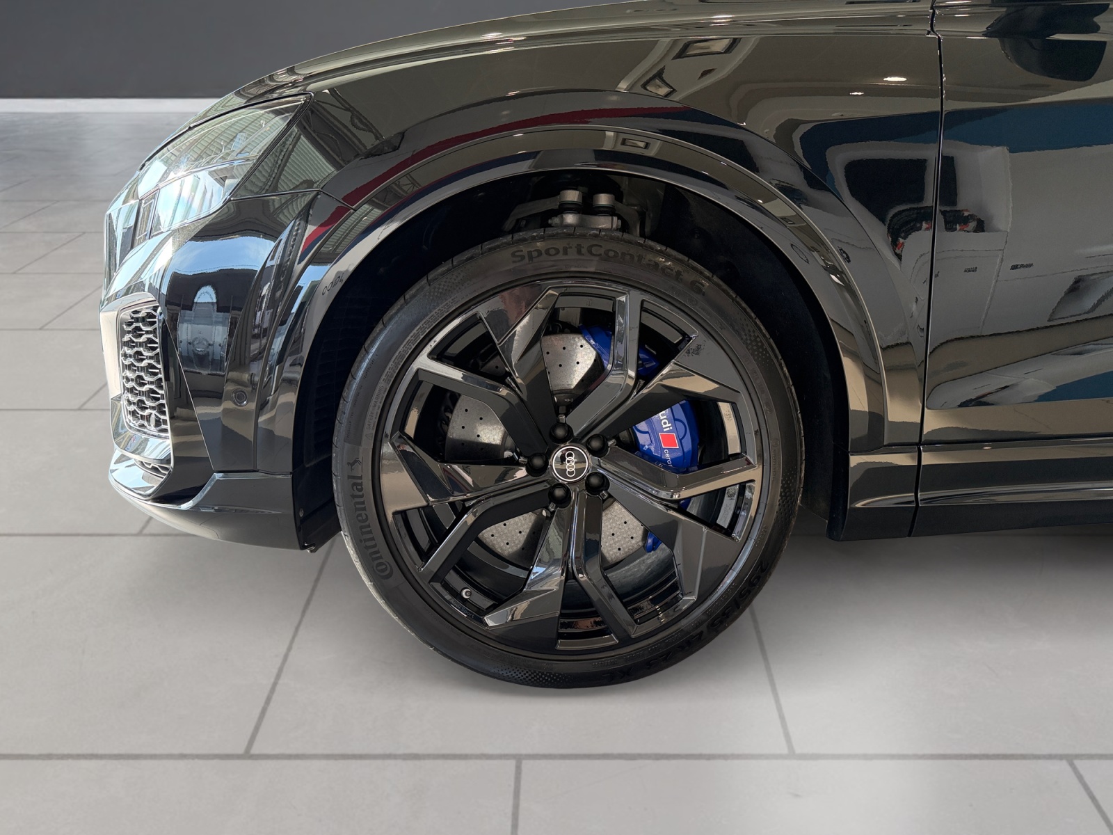 AUDI RSQ8 quattro tiptronic-showroom-element-2