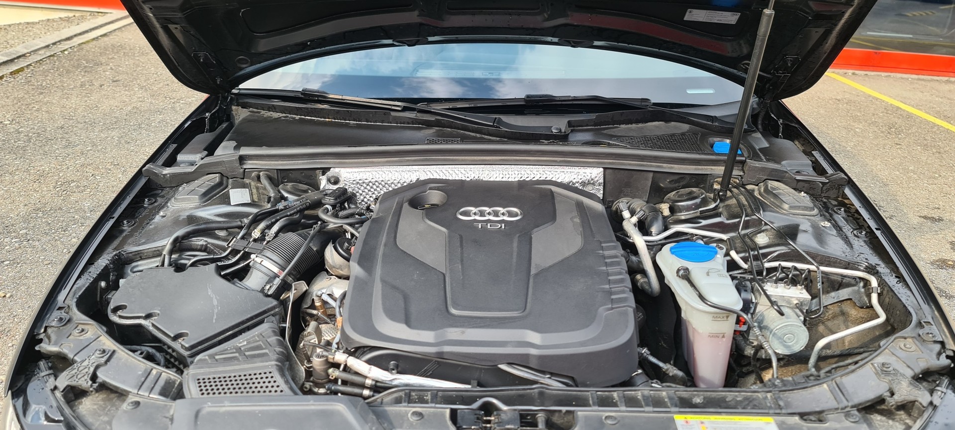 AUDI A4 Avant 2.0 TDI quattro S-tronic S-Line-image-30