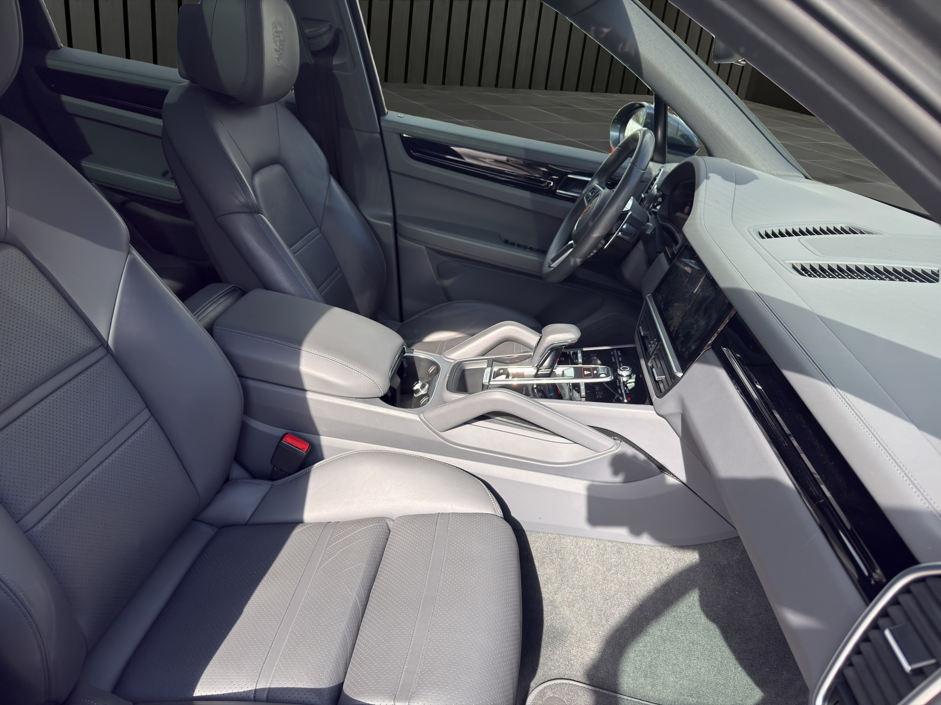 PORSCHE Cayenne S-image-15