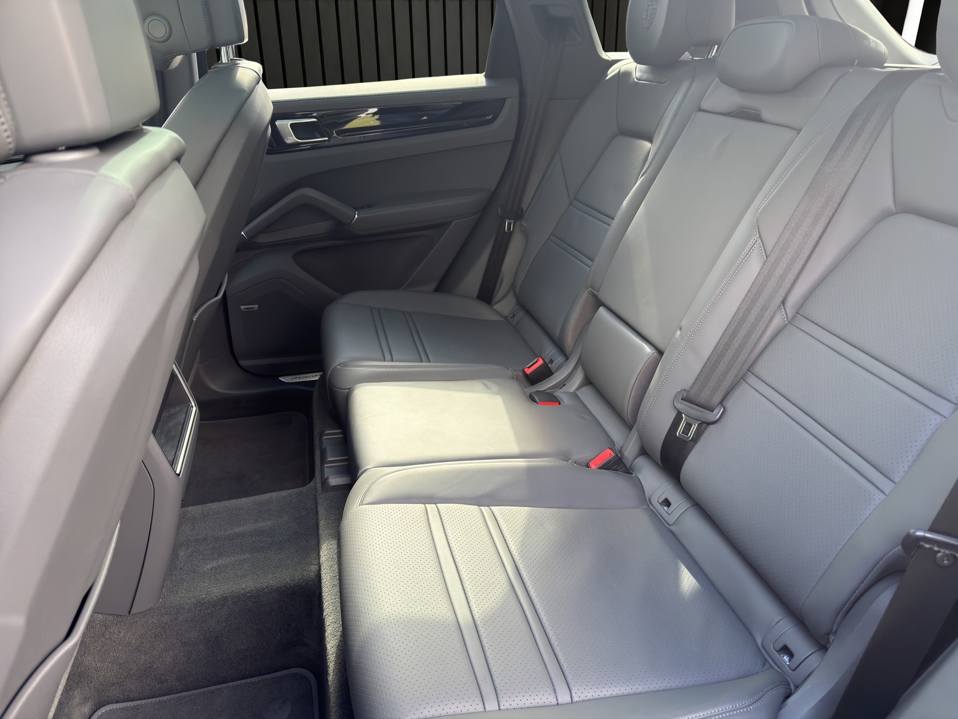PORSCHE Cayenne S-image-11